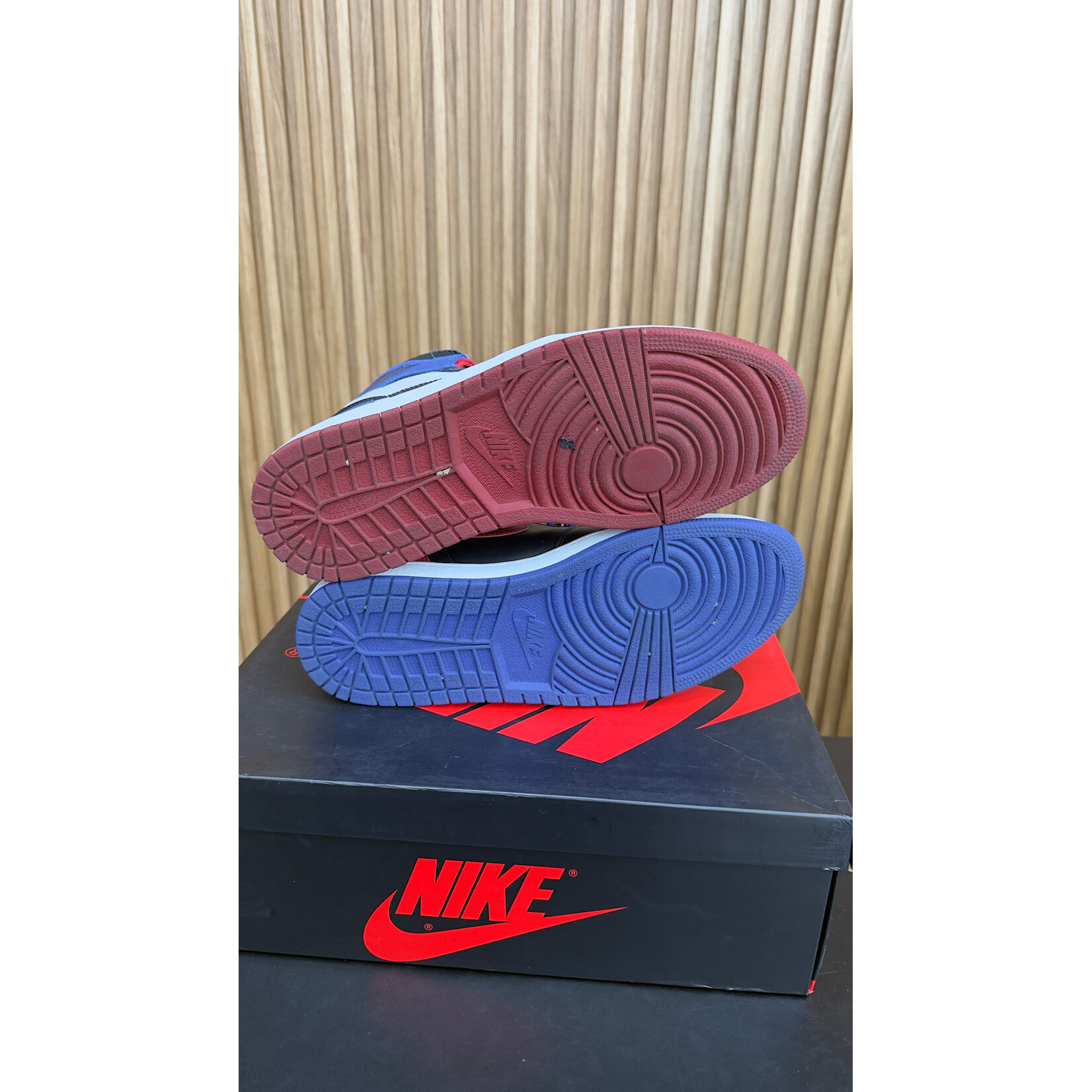 Jordan Jordan 1 Retro Top 3 Size 10.5, PREOWNED