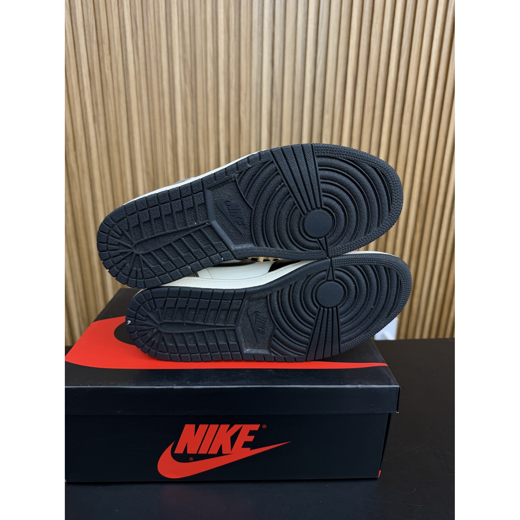 Jordan Jordan 1 Retro High Dark Mocha Size 9, PREOWNED