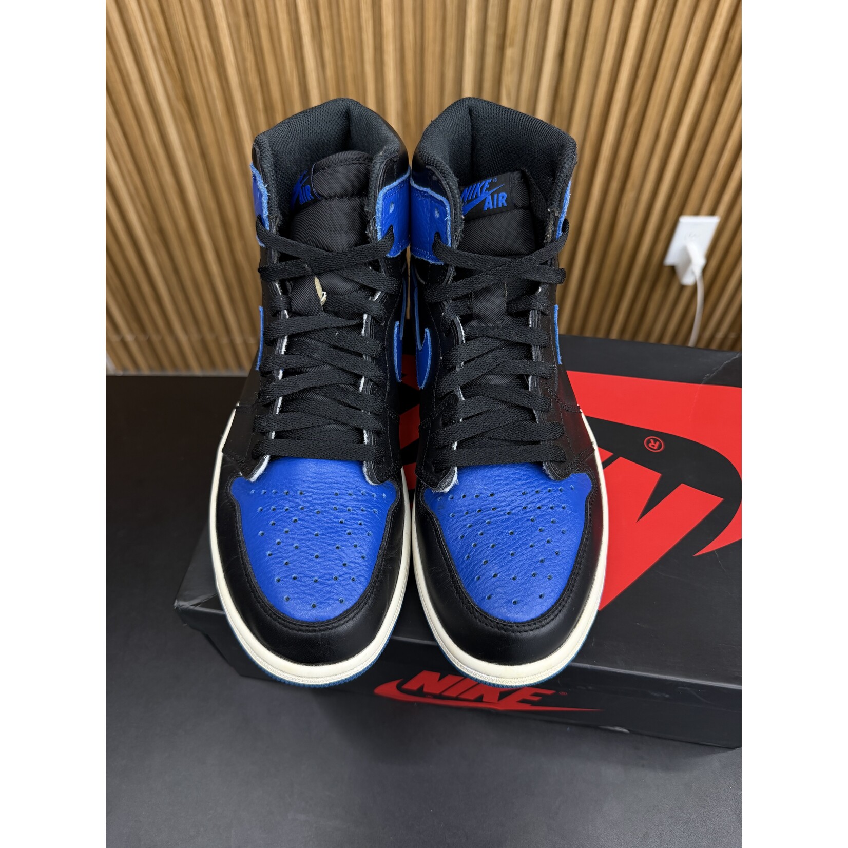Jordan Jordan 1 Retro Royal (2017) Size 9, PREOWNED