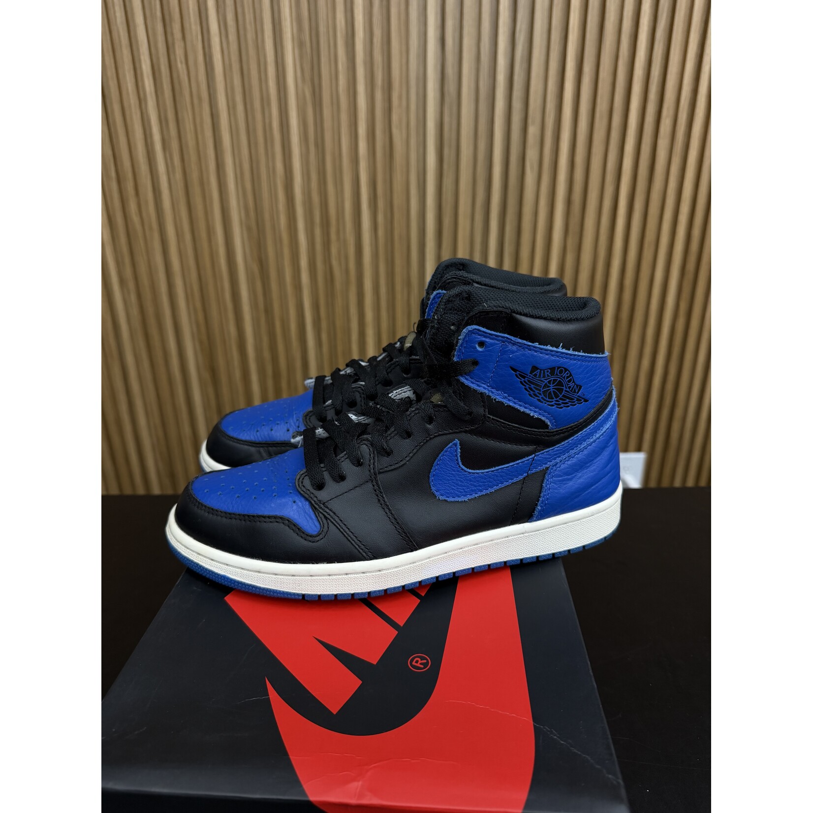 Jordan Jordan 1 Retro Royal (2017) Size 9, PREOWNED