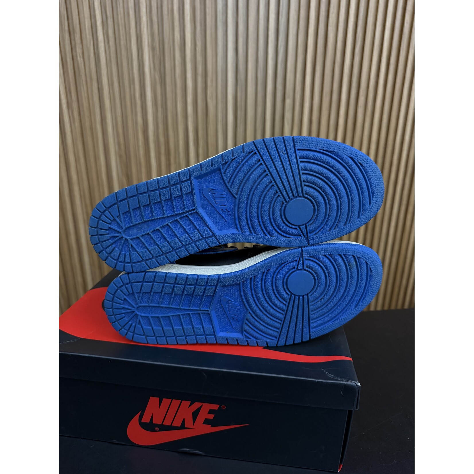 Jordan Jordan 1 Retro Royal (2017) Size 9, PREOWNED