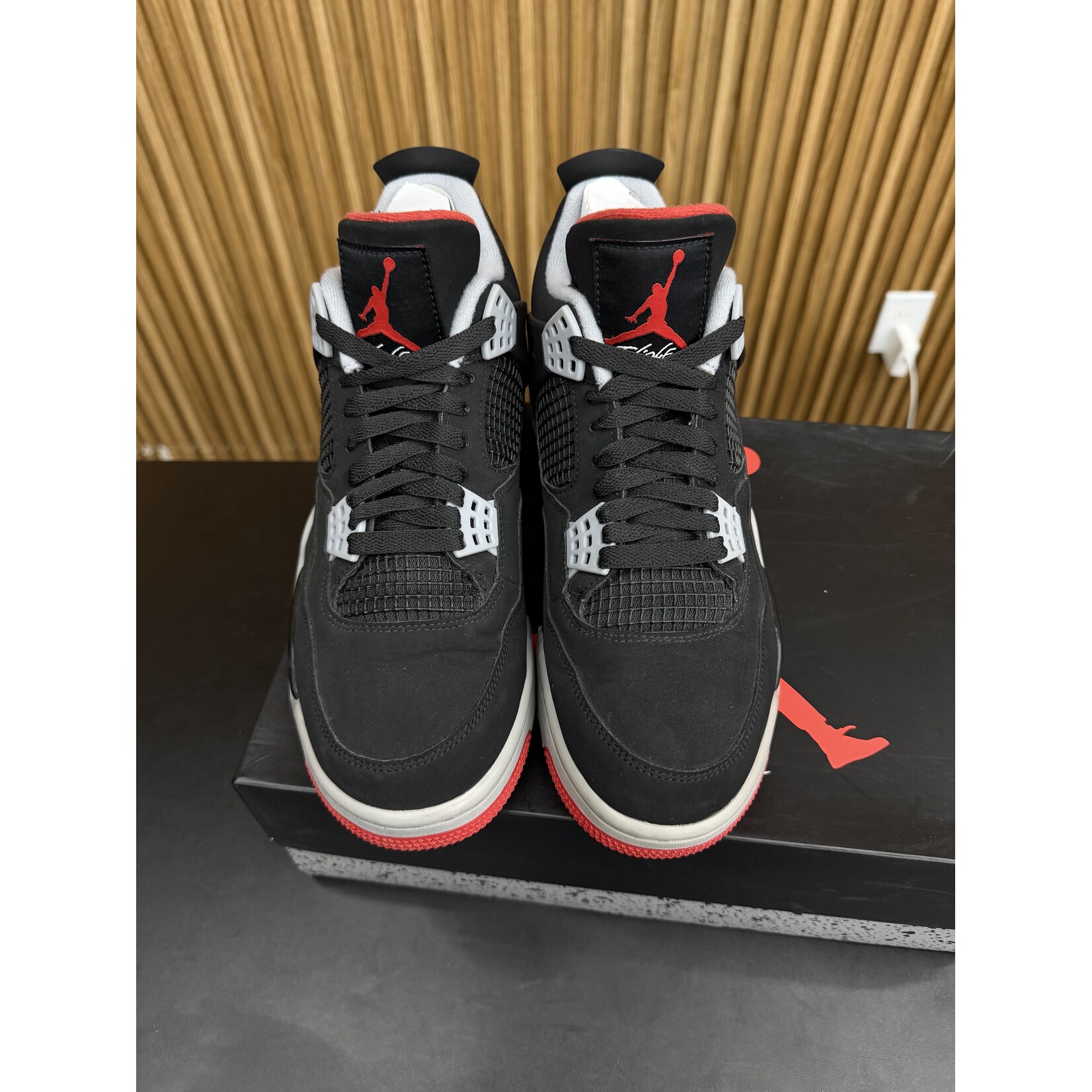Jordan Jordan 4 Retro Bred (2019) Size 9.5, PREOWNED
