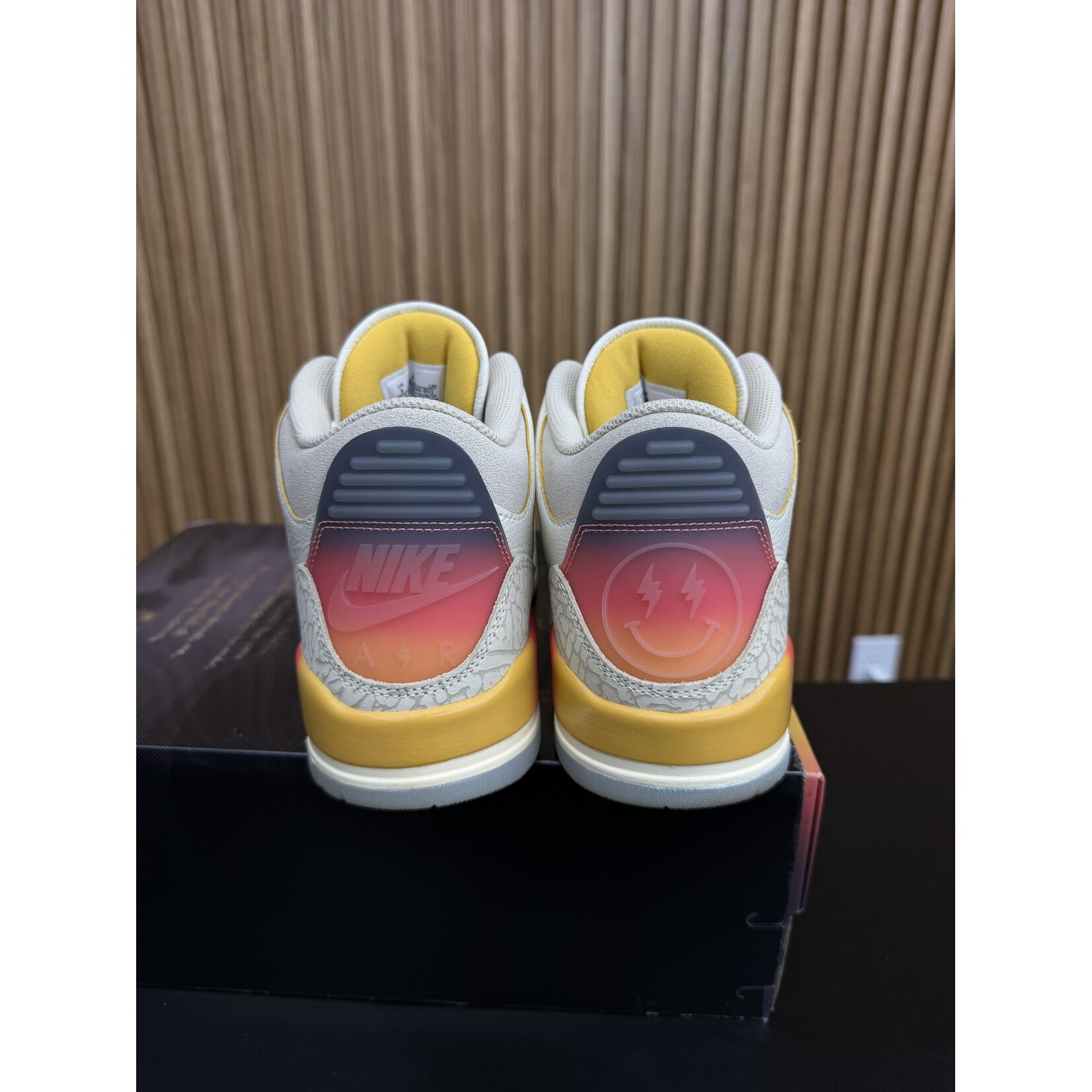 Jordan Jordan 3 Retro SP J Balvin Medellín Sunset Size 9, PREOWNED