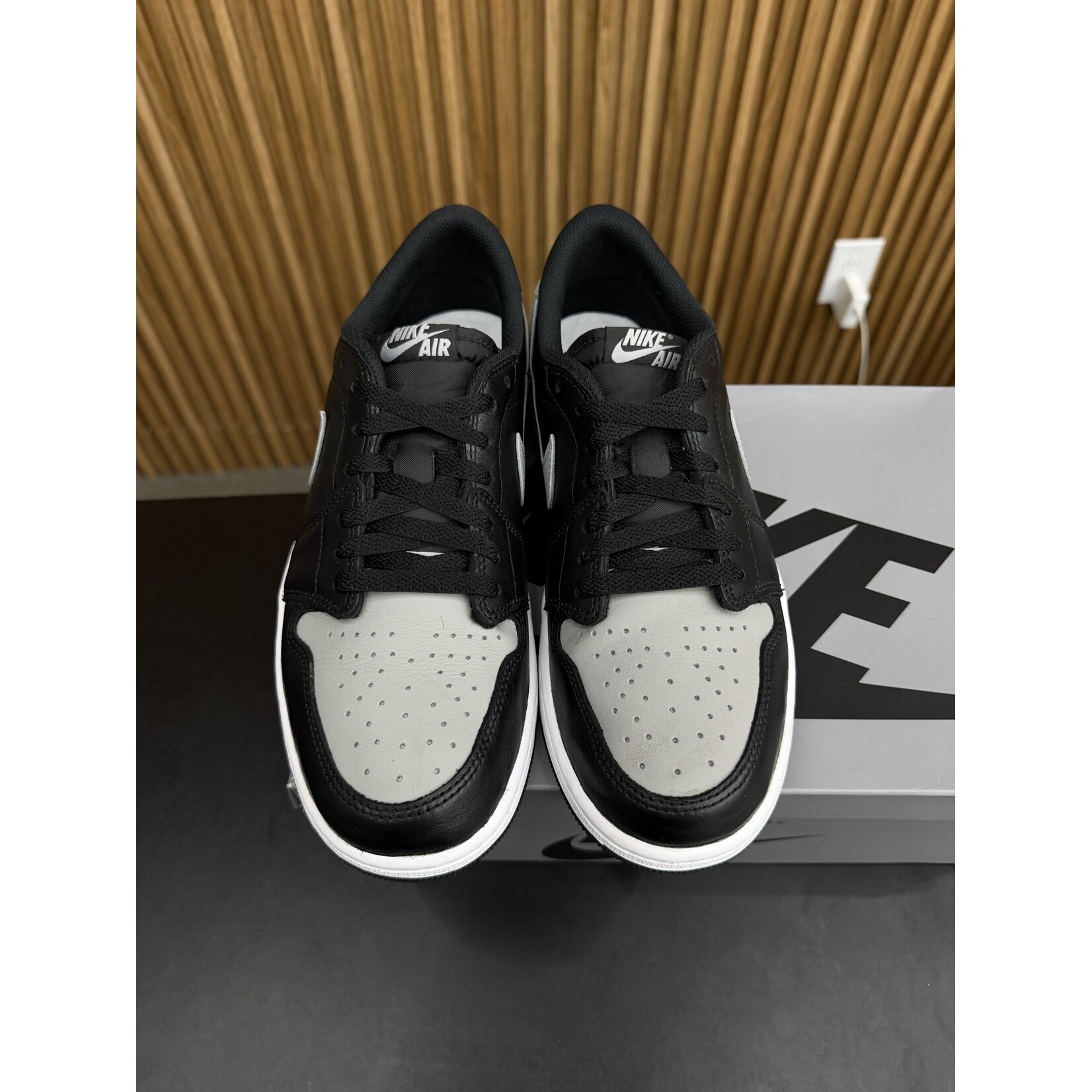 Jordan Jordan 1 Retro Low OG Shadow (2024) Size 9, PREOWNED