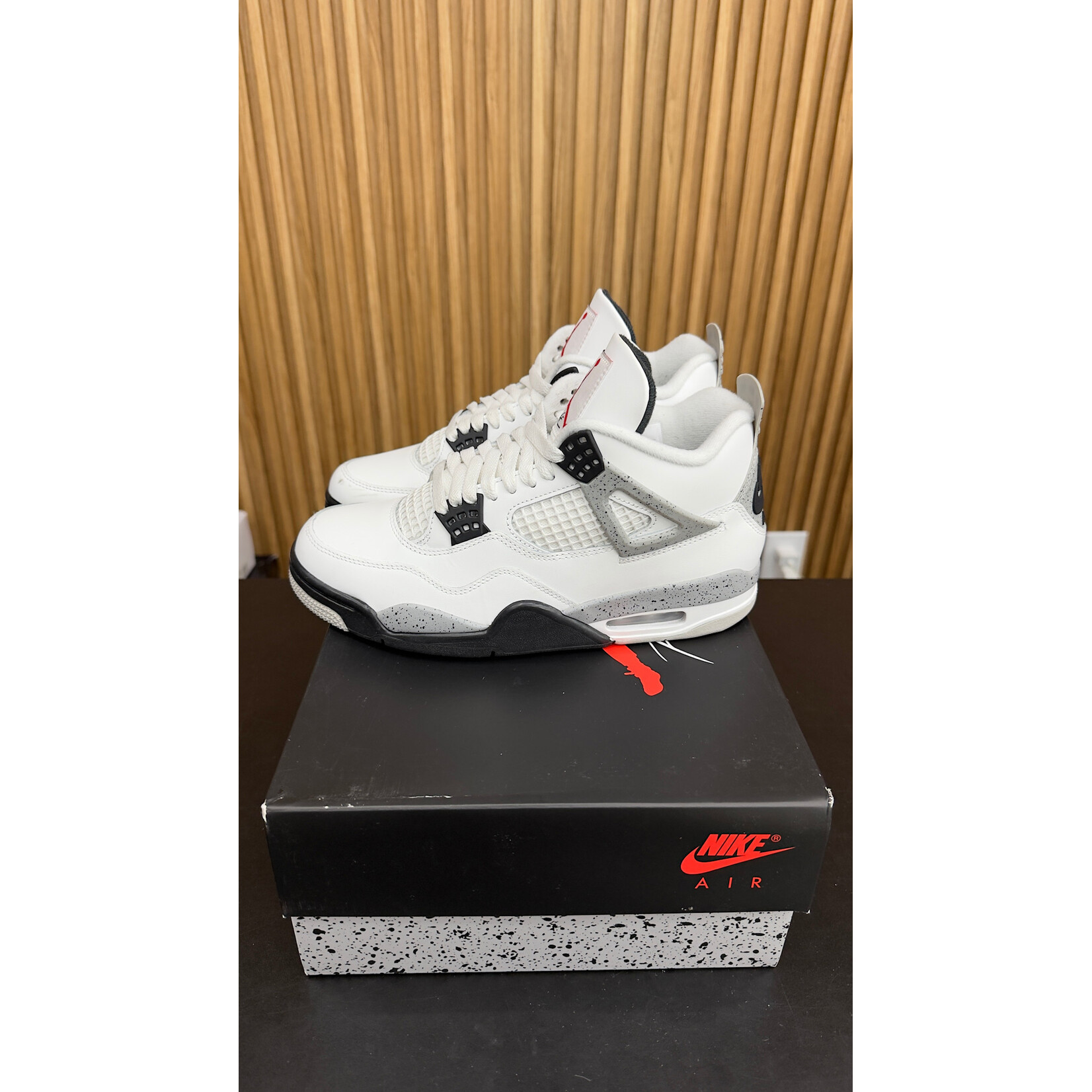 Jordan Jordan 4 Retro White Cement (2025) Size 8, PREOWNED