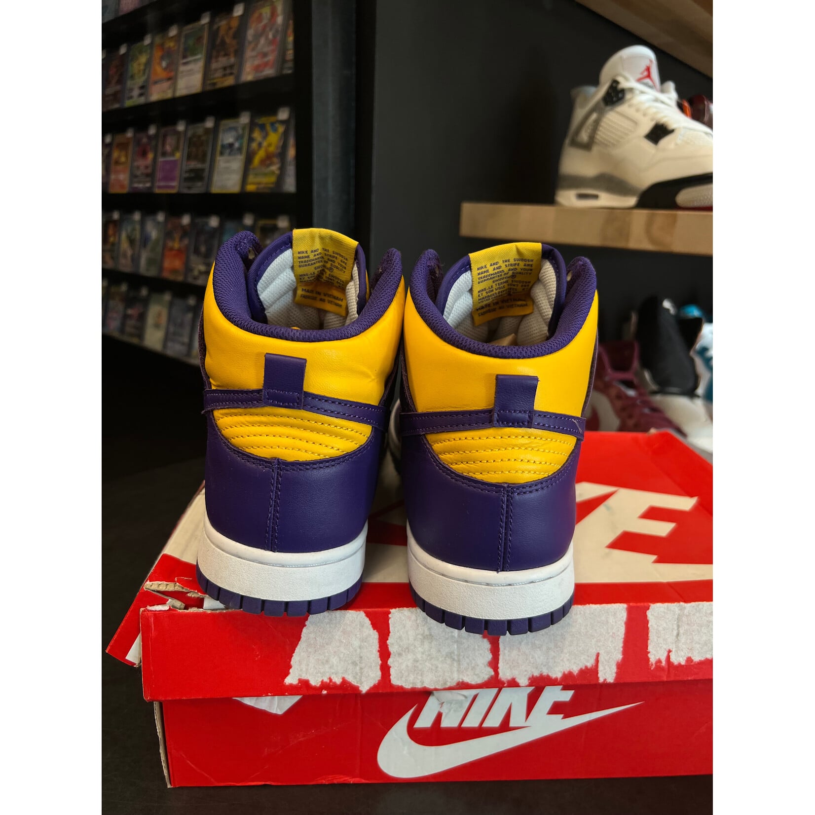Nike Nike Dunk High Lakers Size 10.5, PREOWNED