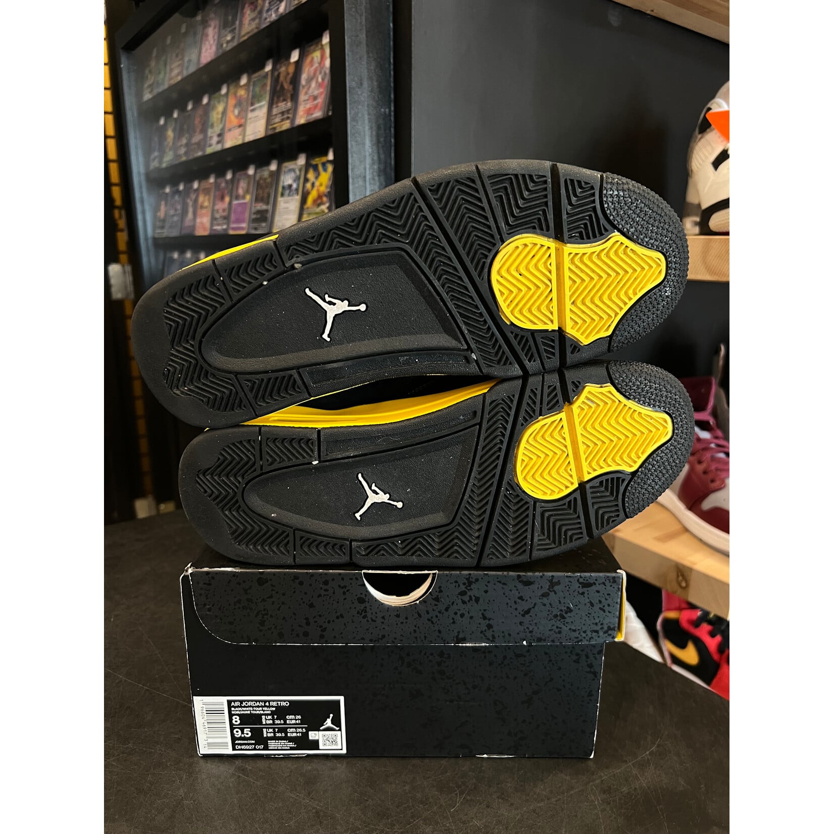 Jordan Jordan 4 Retro Thunder (2023) Size 8, PREOWNED