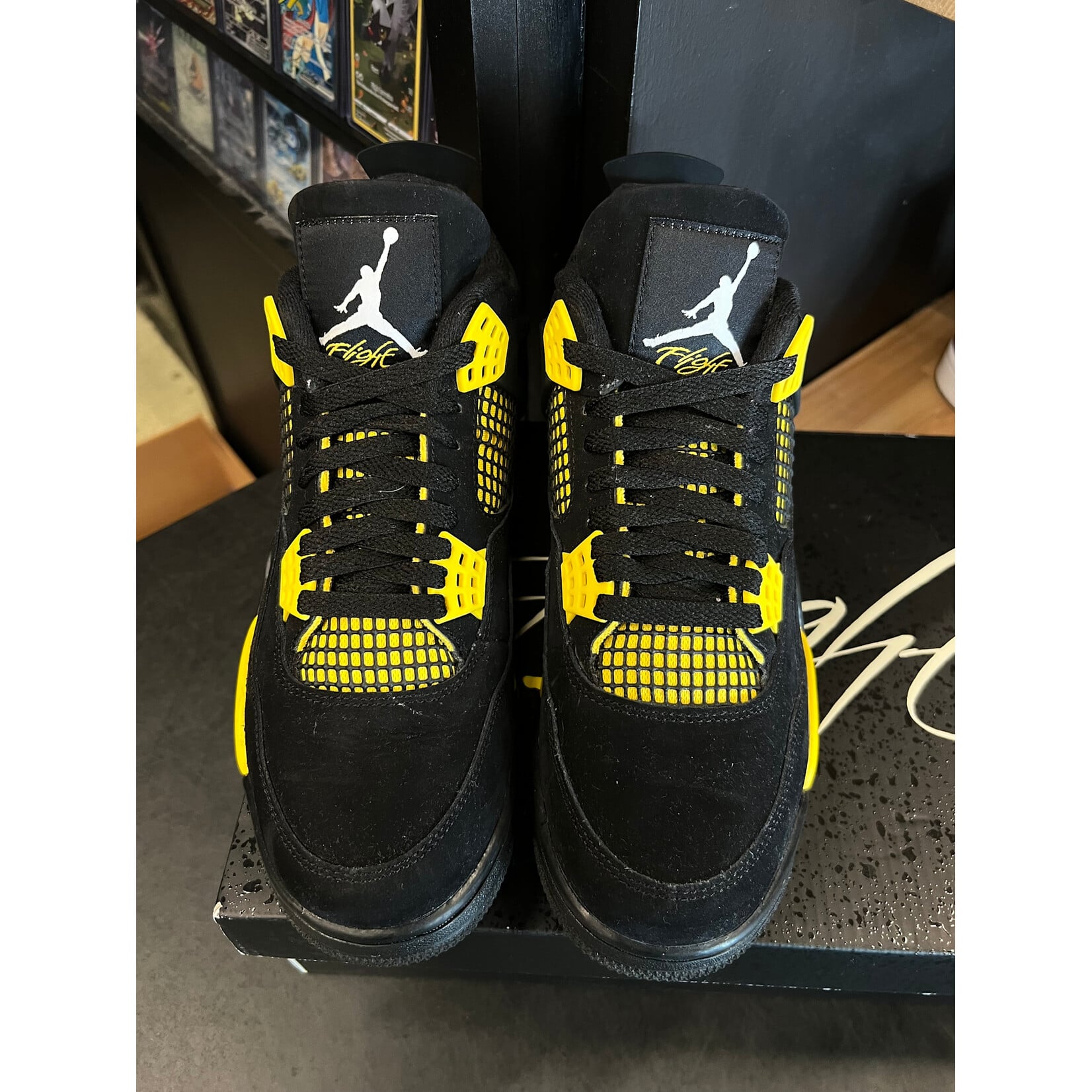 Jordan Jordan 4 Retro Thunder (2023) Size 8, PREOWNED