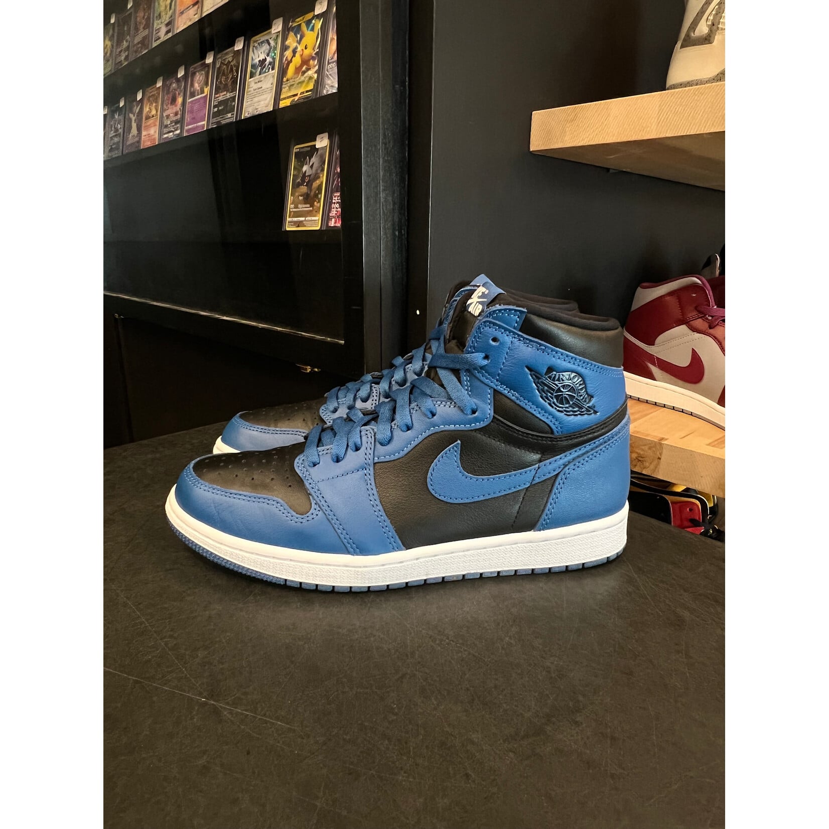 Jordan Jordan 1 Retro High OG Dark Marina Blue Size 9, PREOWNED