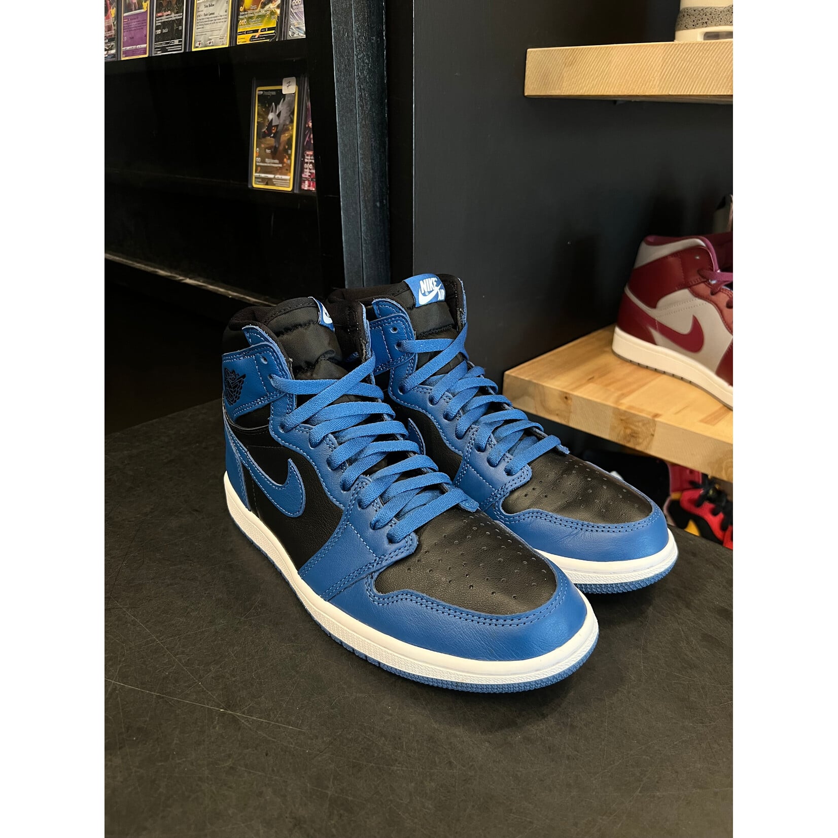 Jordan Jordan 1 Retro High OG Dark Marina Blue Size 9, PREOWNED