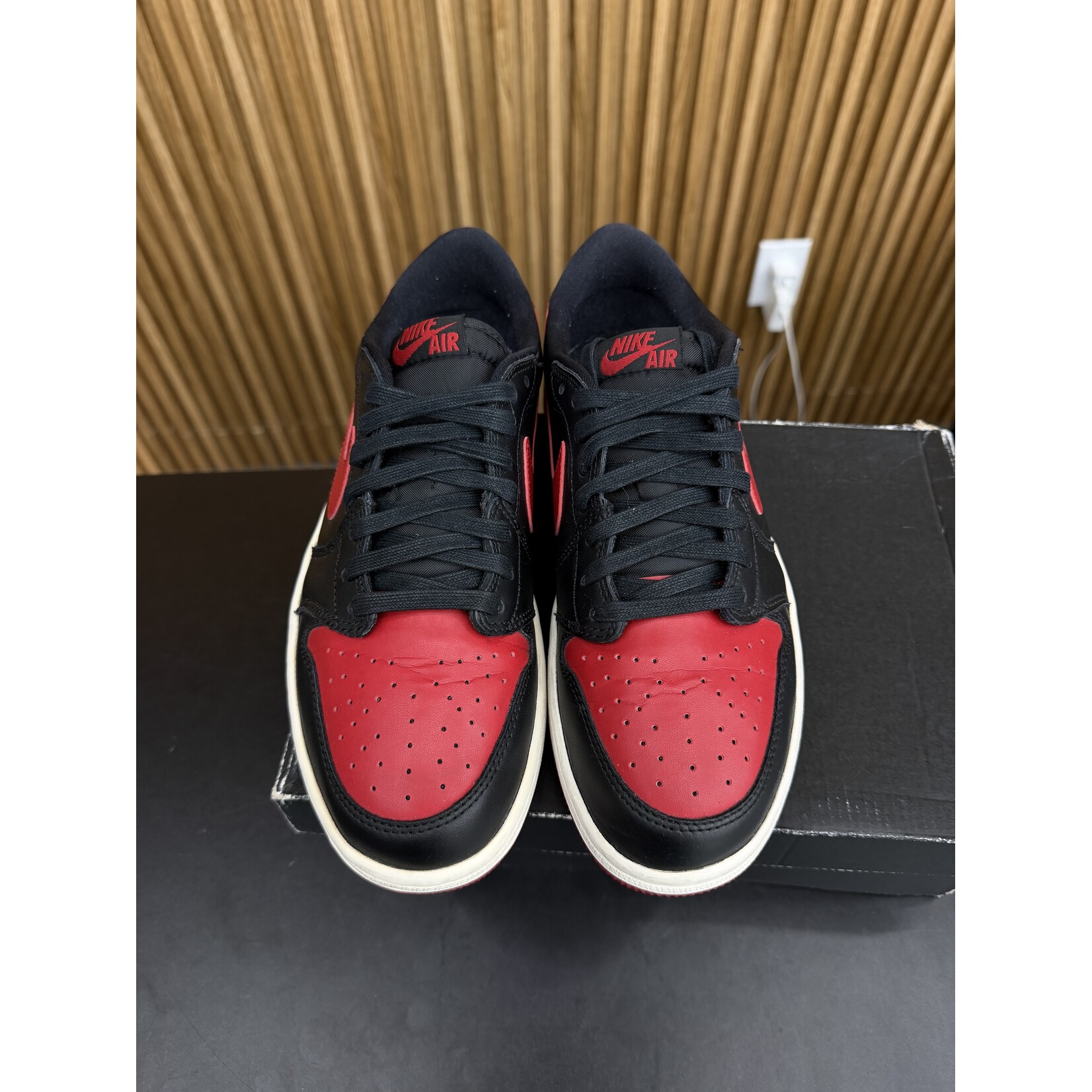 Jordan Jordan 1 Retro Low Bred (2015) Size 8.5, PREOWNED