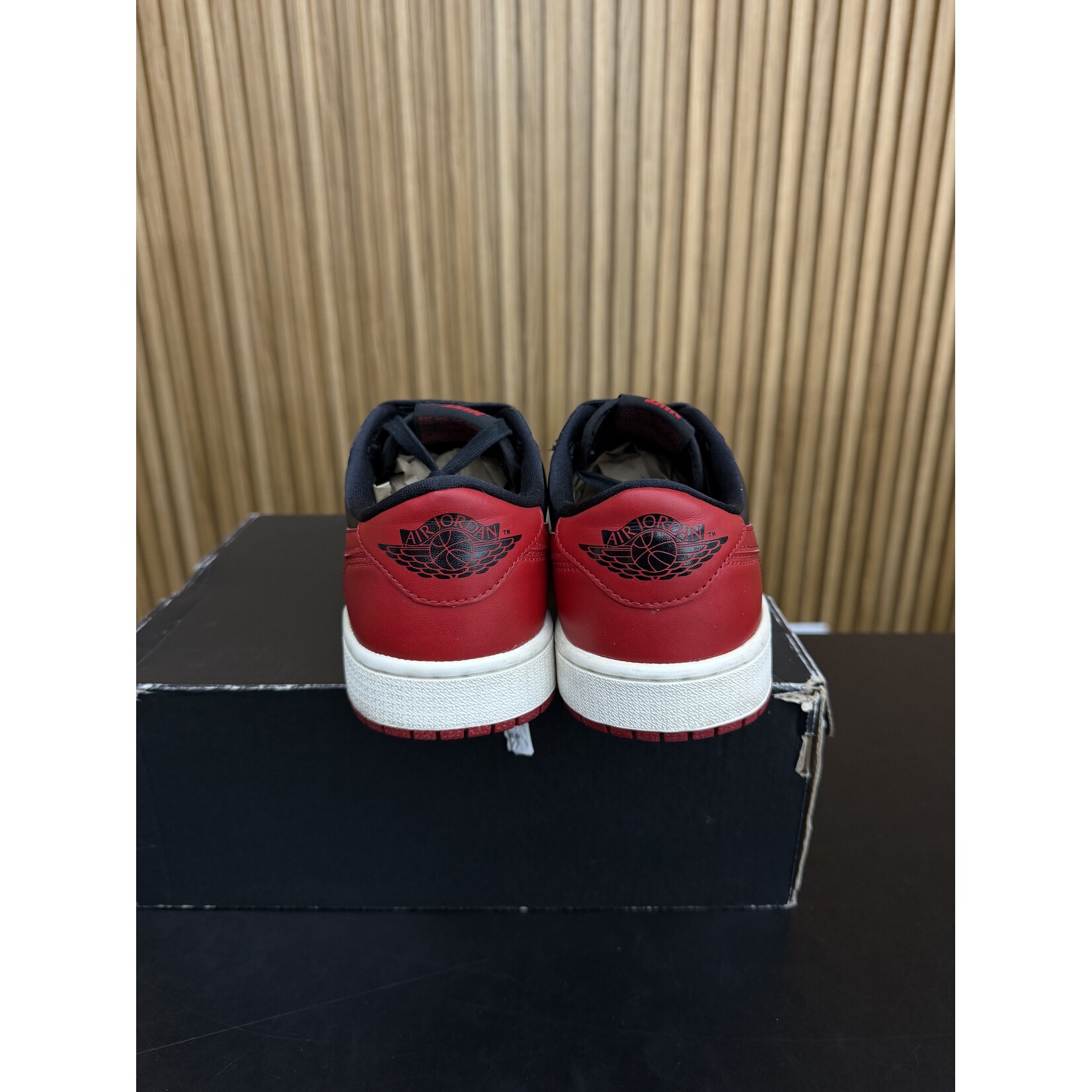 Jordan Jordan 1 Retro Low Bred (2015) Size 8.5, PREOWNED