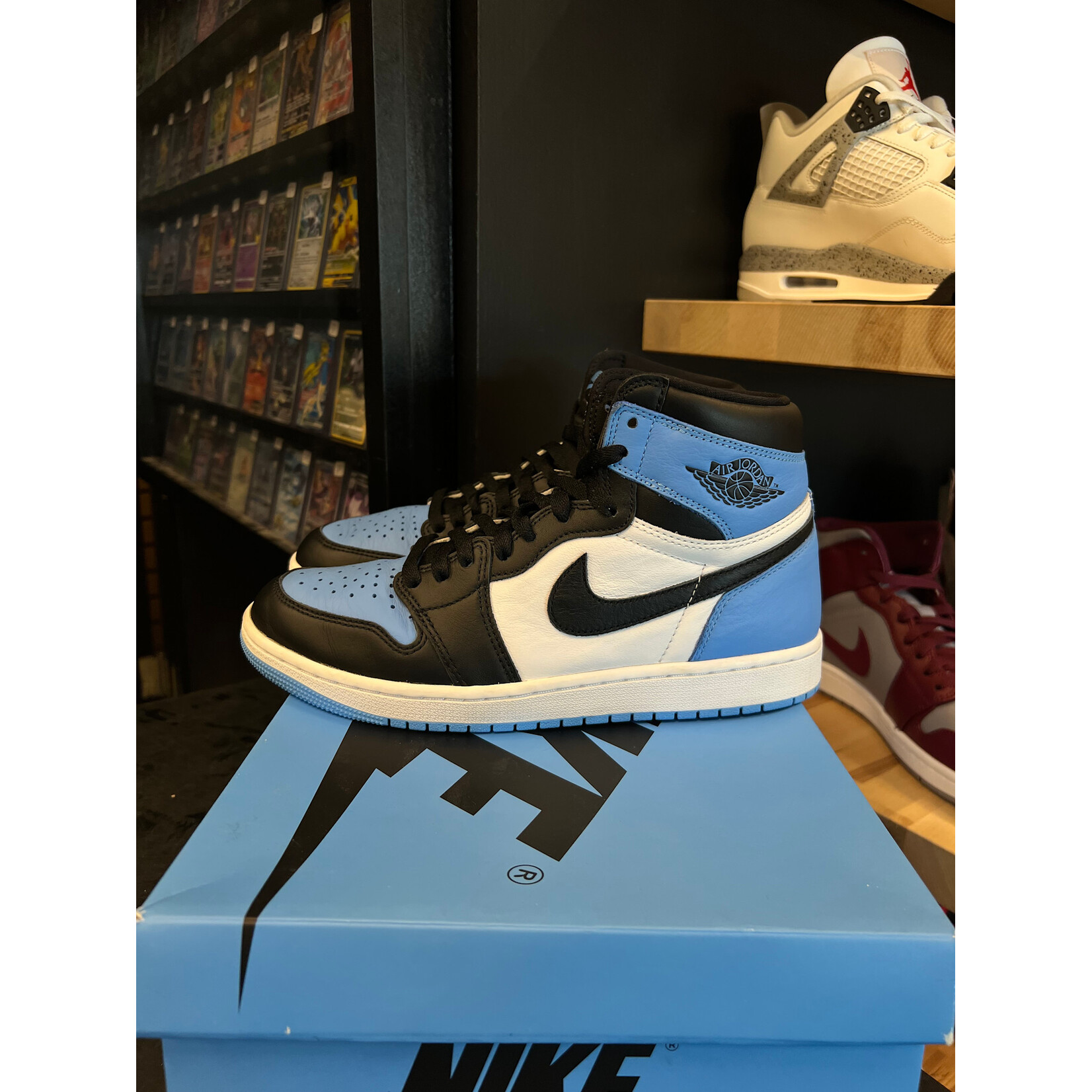 Jordan Jordan 1 Retro High OG UNC Toe Size 9, PREOWNED