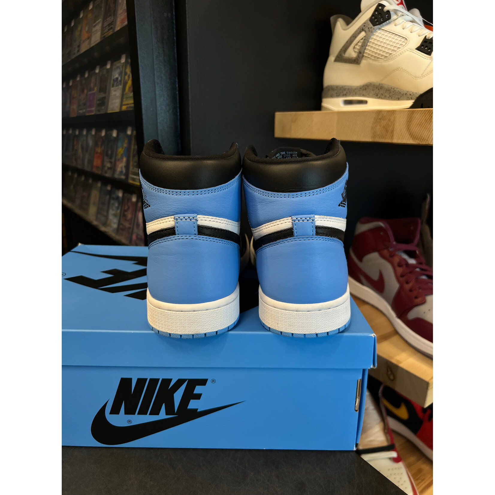 Jordan Jordan 1 Retro High OG UNC Toe Size 9, PREOWNED
