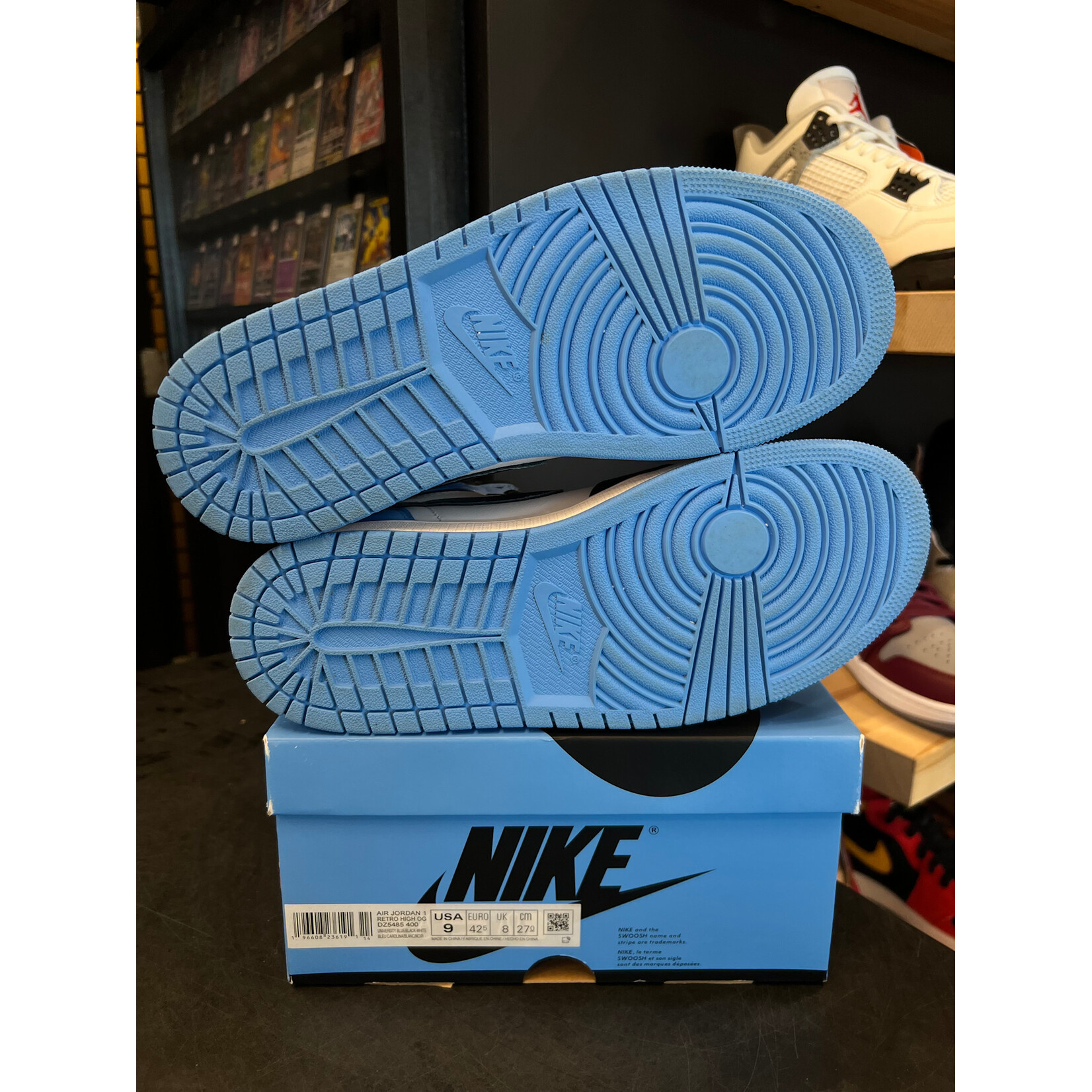 Jordan Jordan 1 Retro High OG UNC Toe Size 9, PREOWNED