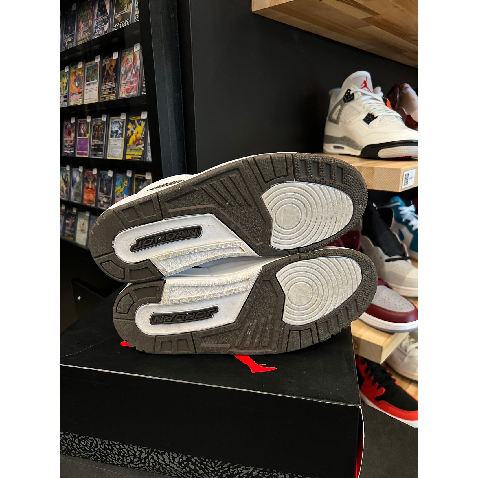 Jordan Jordan 3 Retro Mocha (2018) Size 10.5, PREOWNED