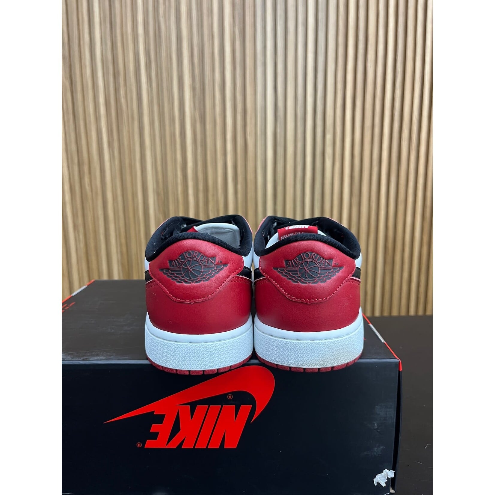 Jordan Jordan 1 Retro Low OG Chicago (2025) Size 9, PREOWNED NO TOP LID