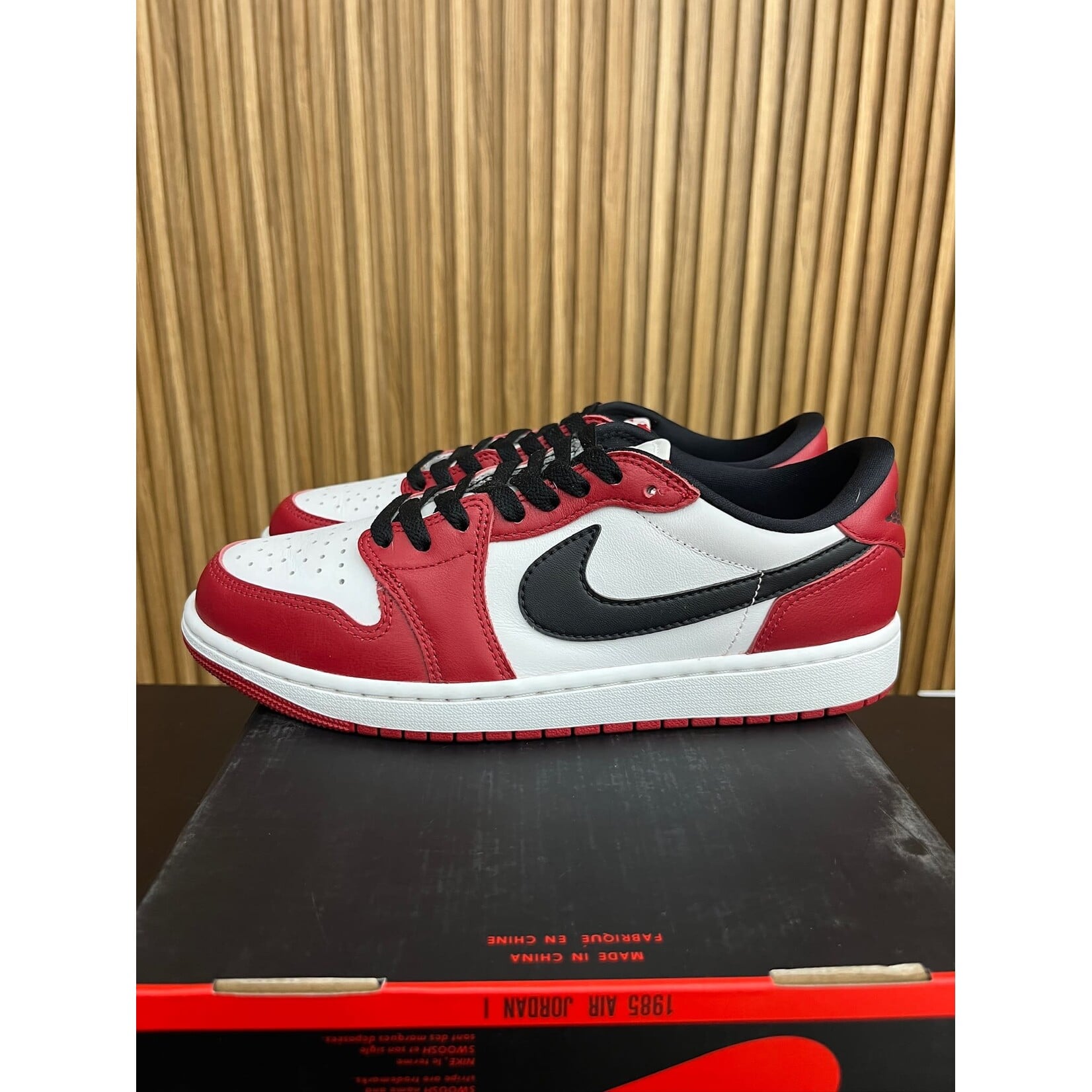 Jordan Jordan 1 Retro Low OG Chicago (2025) Size 9, PREOWNED NO TOP LID