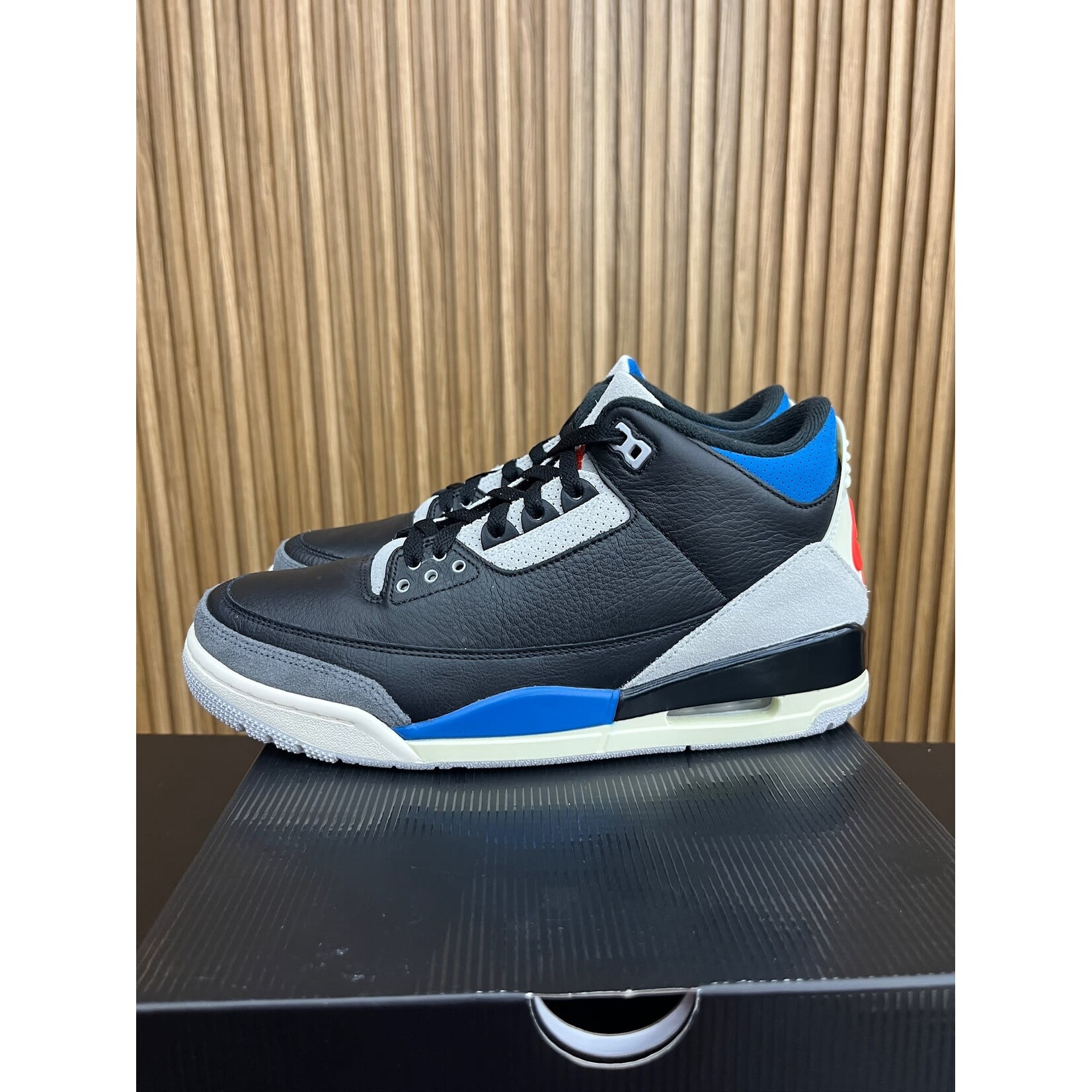 Jordan Jordan 3 Retro OG Rare Air Size 9.5, PREOWNED