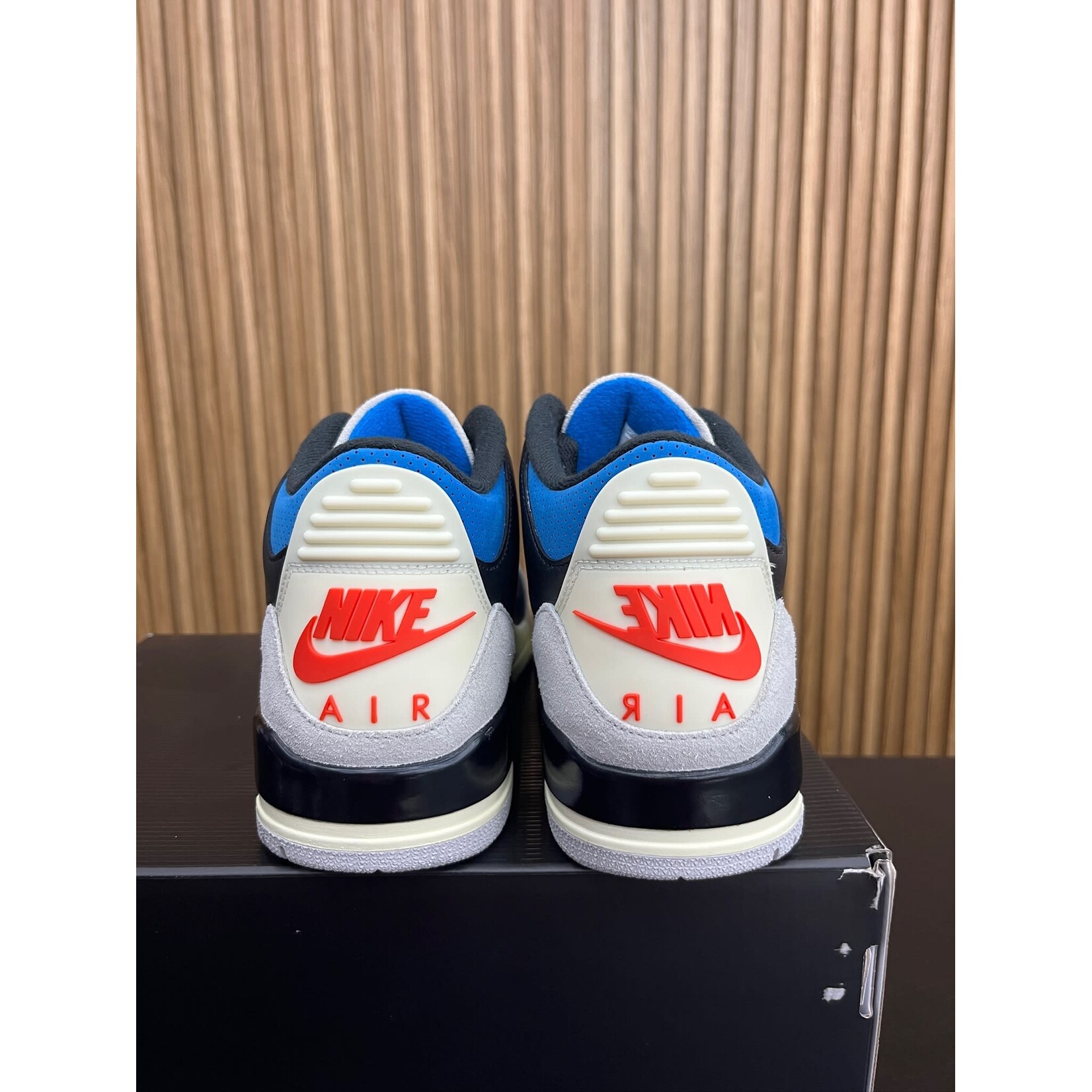 Jordan Jordan 3 Retro OG Rare Air Size 9.5, PREOWNED