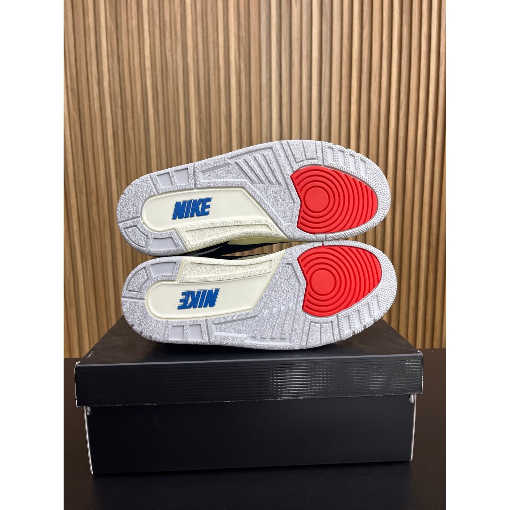 Jordan Jordan 3 Retro OG Rare Air Size 9.5, PREOWNED