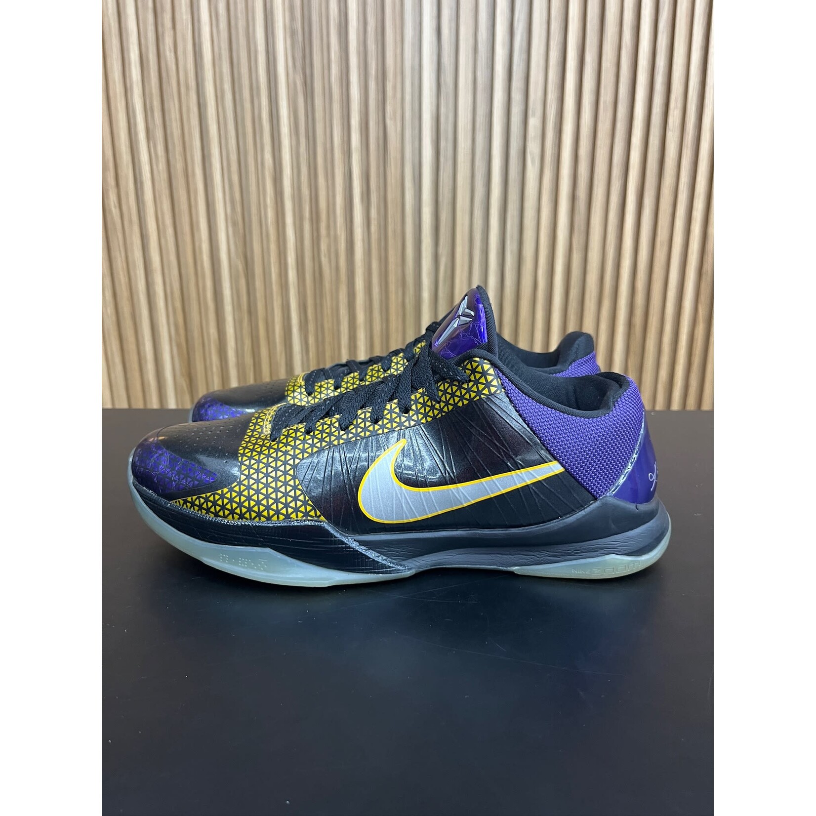 Nike Nike Kobe 5 POP Away Size 10.5, PREOWNED NO BOX