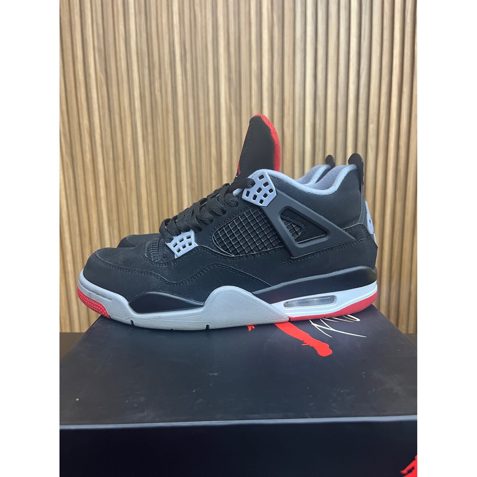 Jordan Jordan 4 Retro Bred (2019) Size 8, PREOWNED