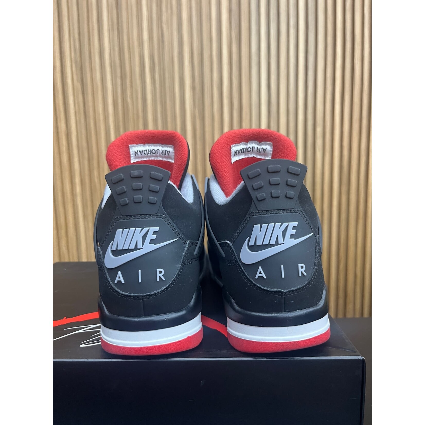 Jordan Jordan 4 Retro Bred (2019) Size 8, PREOWNED