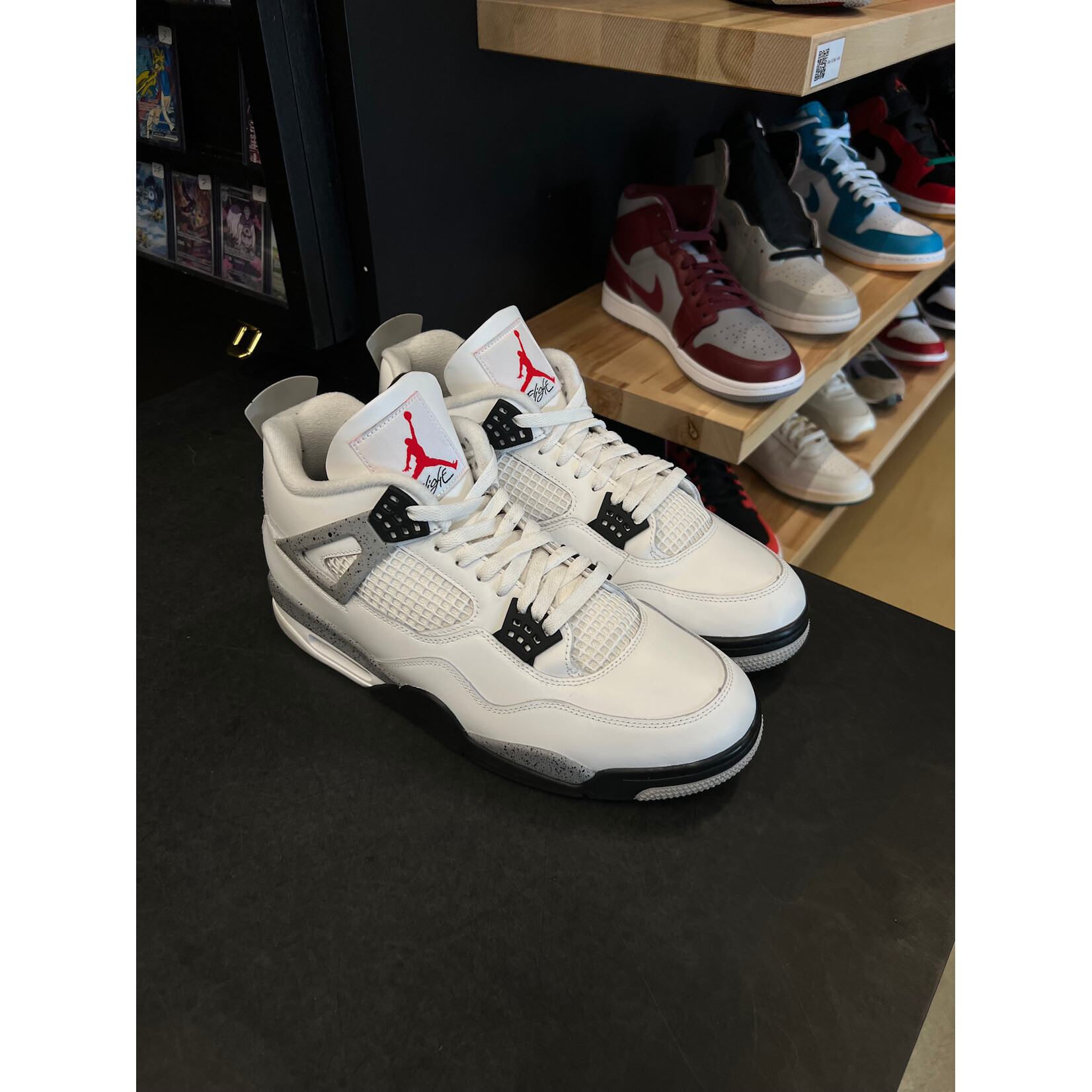Jordan Jordan 4 Retro White Cement (2025) Size 13, PREOWNED