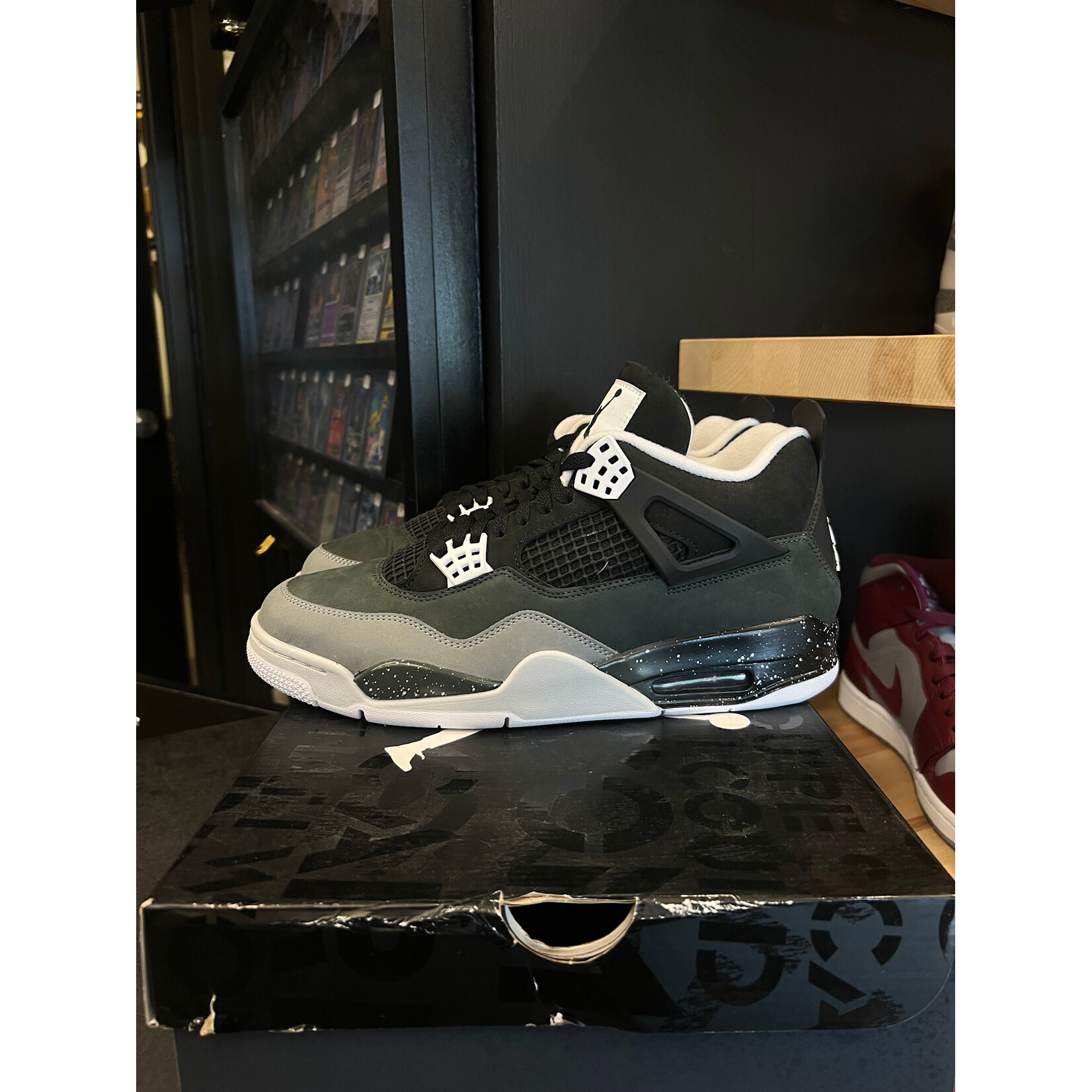 Jordan Jordan 4 Retro Fear (2024) Size 11, PREOWNED