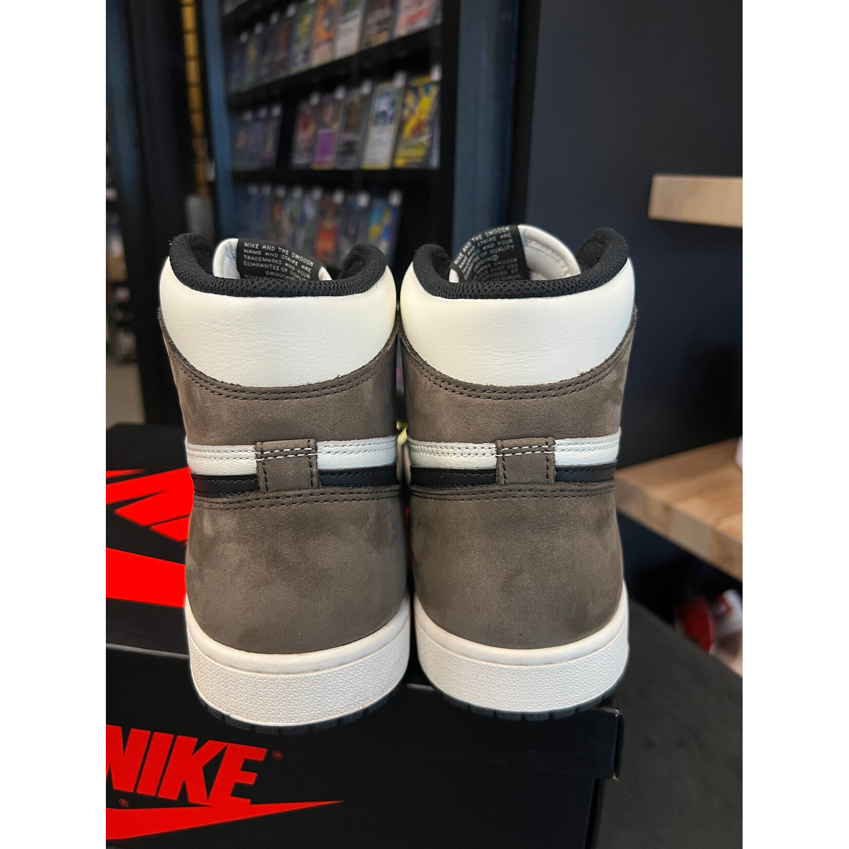 Jordan Jordan 1 Retro High Dark Mocha Size 10.5, PREOWNED VNDS
