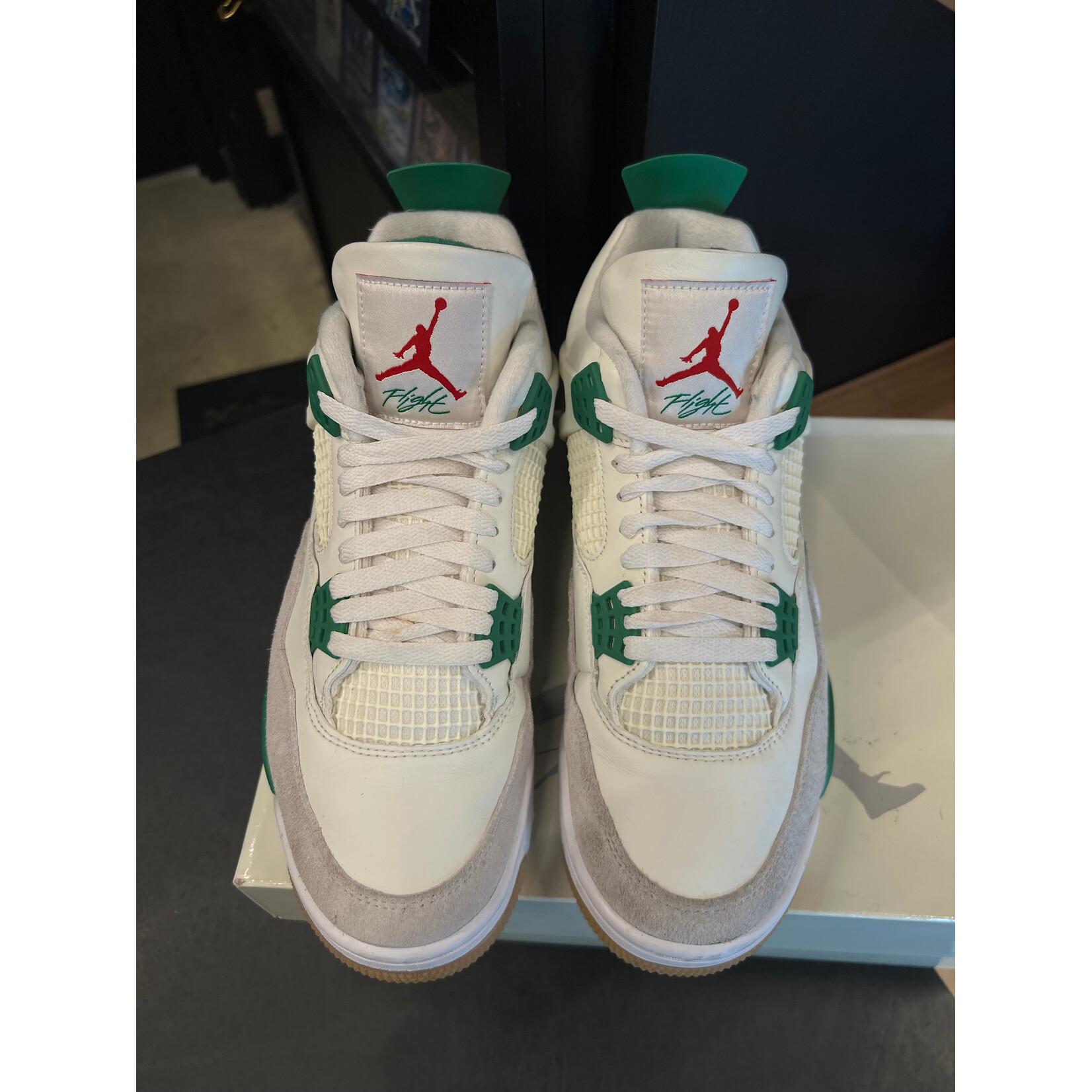 Jordan Jordan 4 Retro SB Pine Green Size 9, PREOWNED