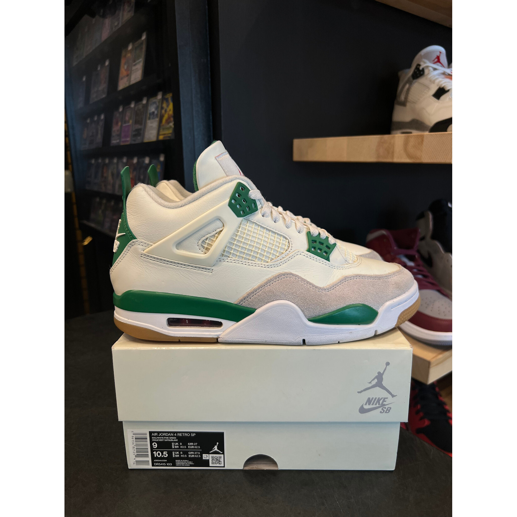 Jordan Jordan 4 Retro SB Pine Green Size 9, PREOWNED