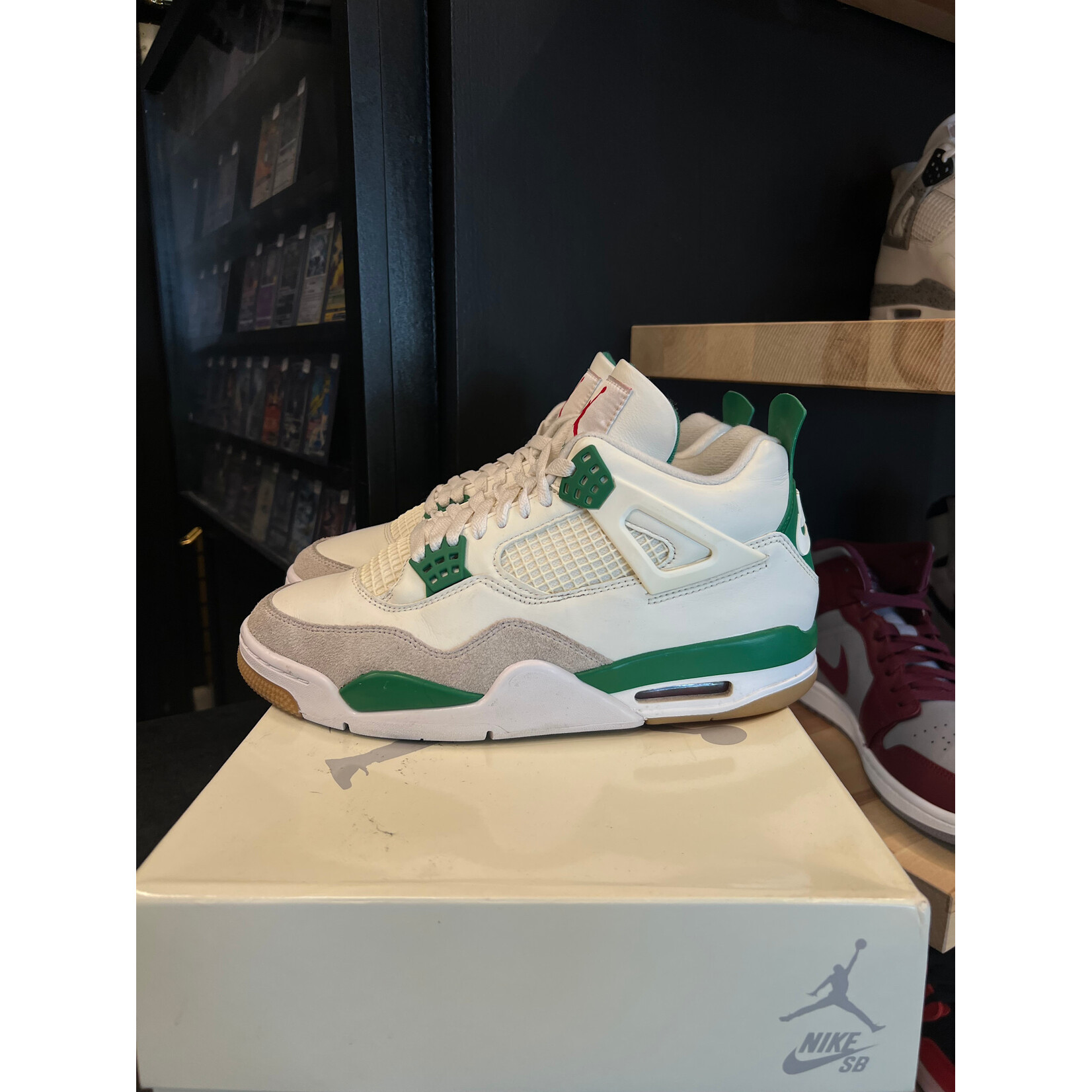 Jordan Jordan 4 Retro SB Pine Green Size 9, PREOWNED