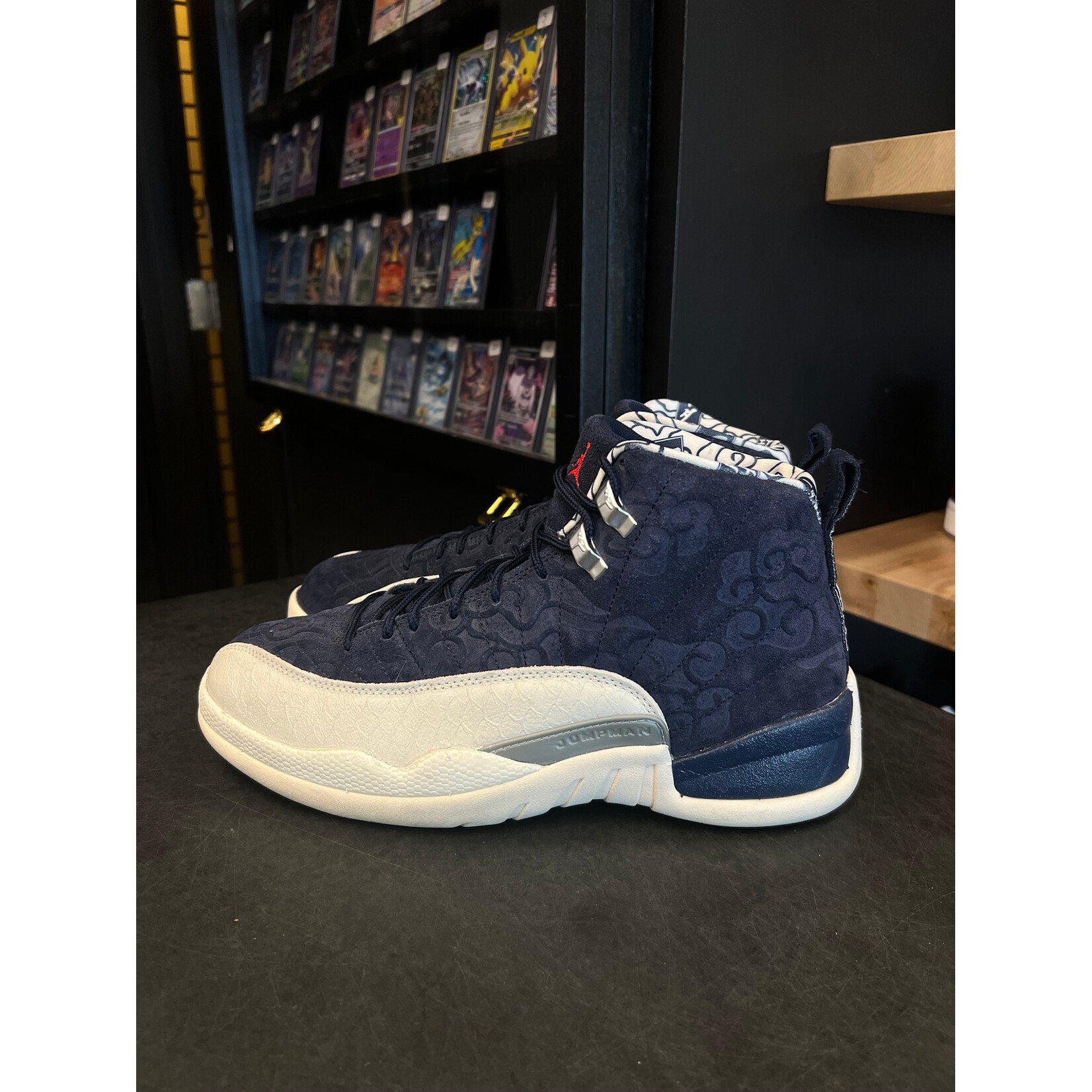 Jordan Jordan 12 Retro International Flight Size 9, PREOWNED NO BOX