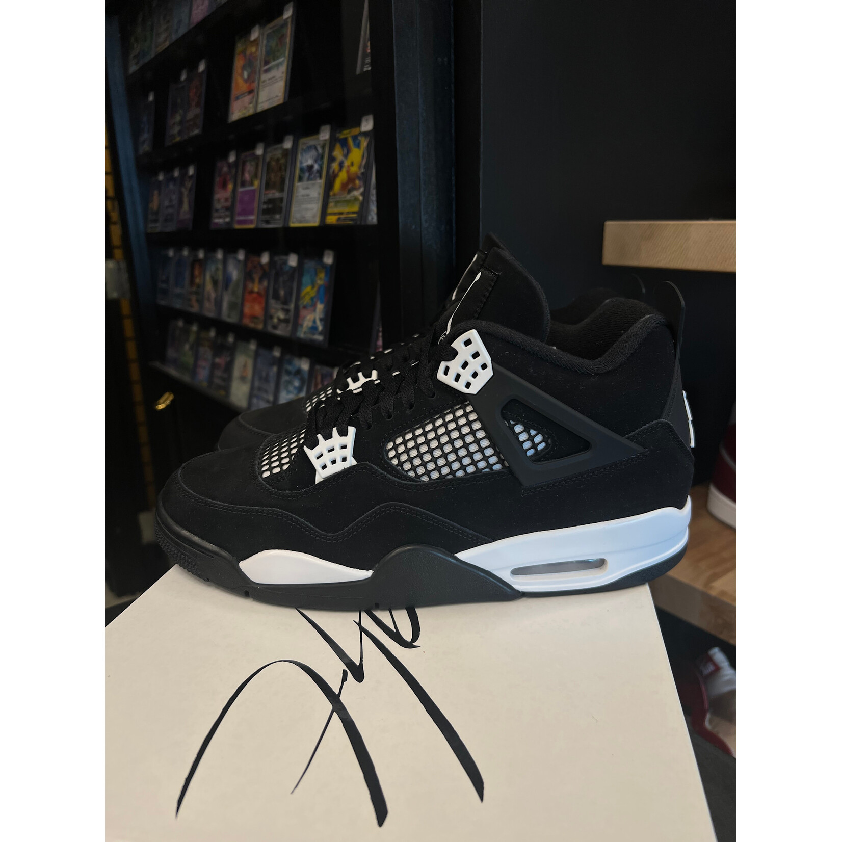 Jordan Jordan 4 Retro White Thunder Size 10, PREOWNED