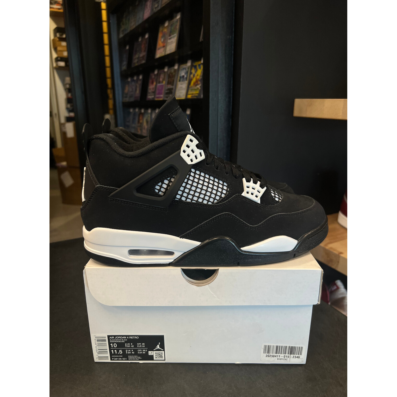 Jordan Jordan 4 Retro White Thunder Size 10, PREOWNED