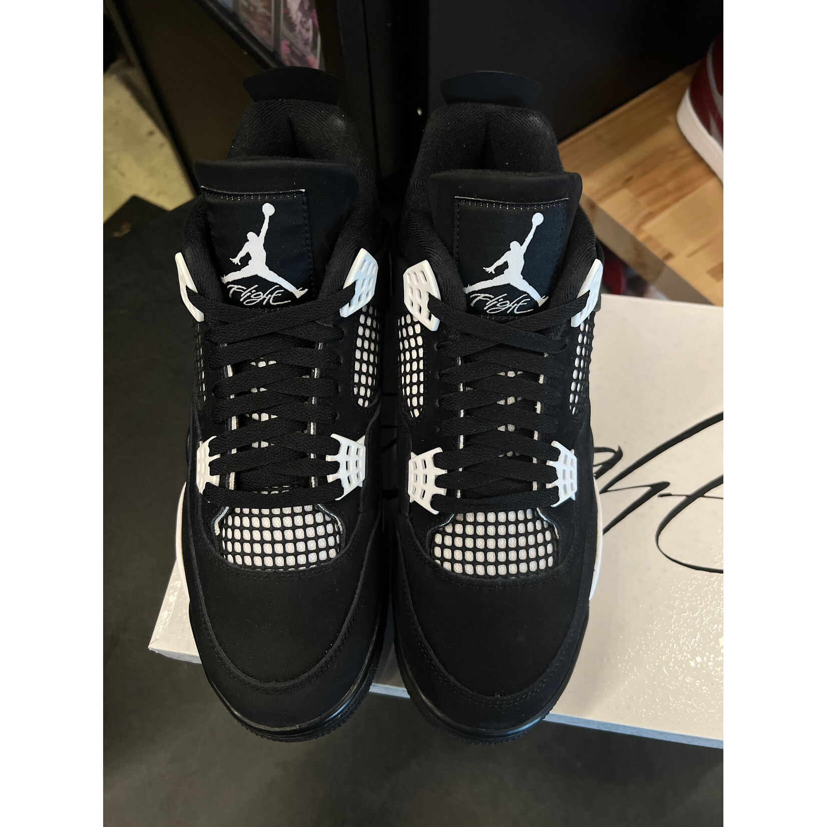Jordan Jordan 4 Retro White Thunder Size 10, PREOWNED