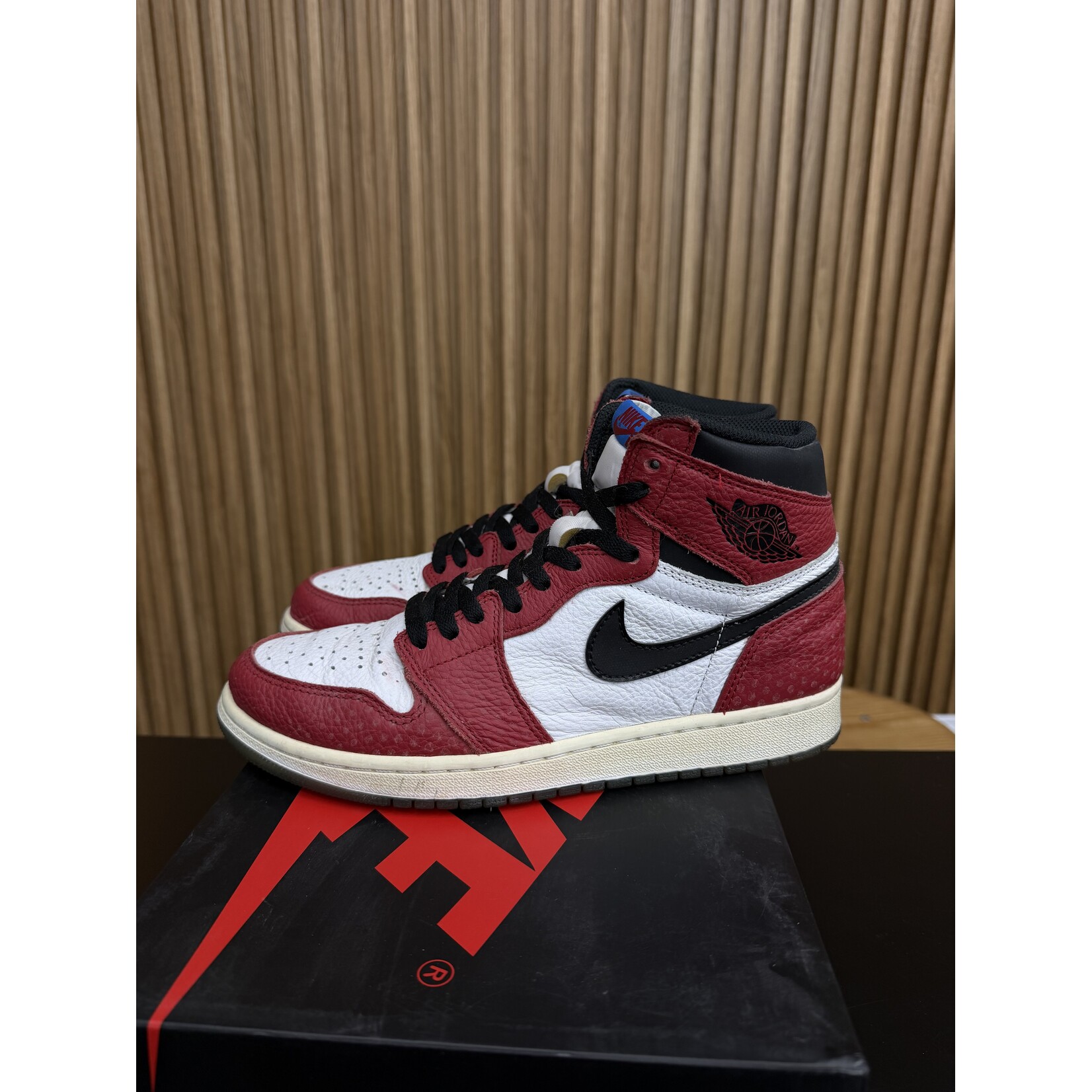 Jordan Jordan 1 Retro High Spider-Man Origin Story Size 9, PREOWNED