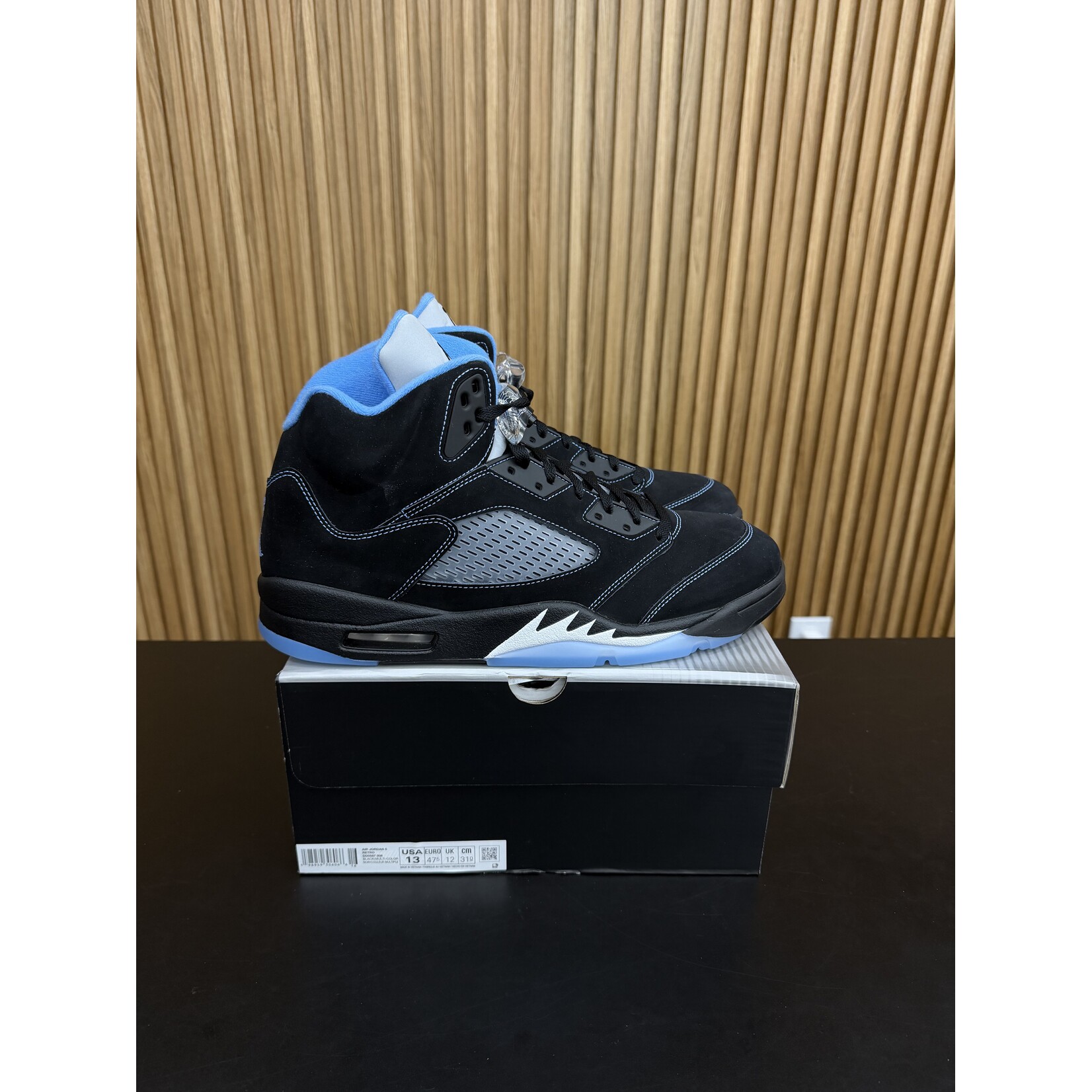 Jordan Jordan 5 Retro Black University Blue (2026) Size 13, PREOWNED