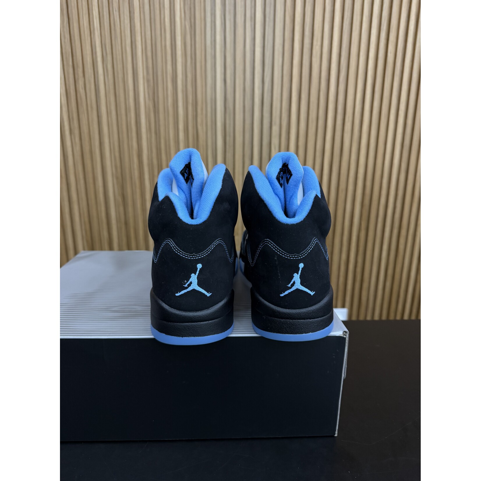 Jordan Jordan 5 Retro Black University Blue (2026) Size 13, PREOWNED
