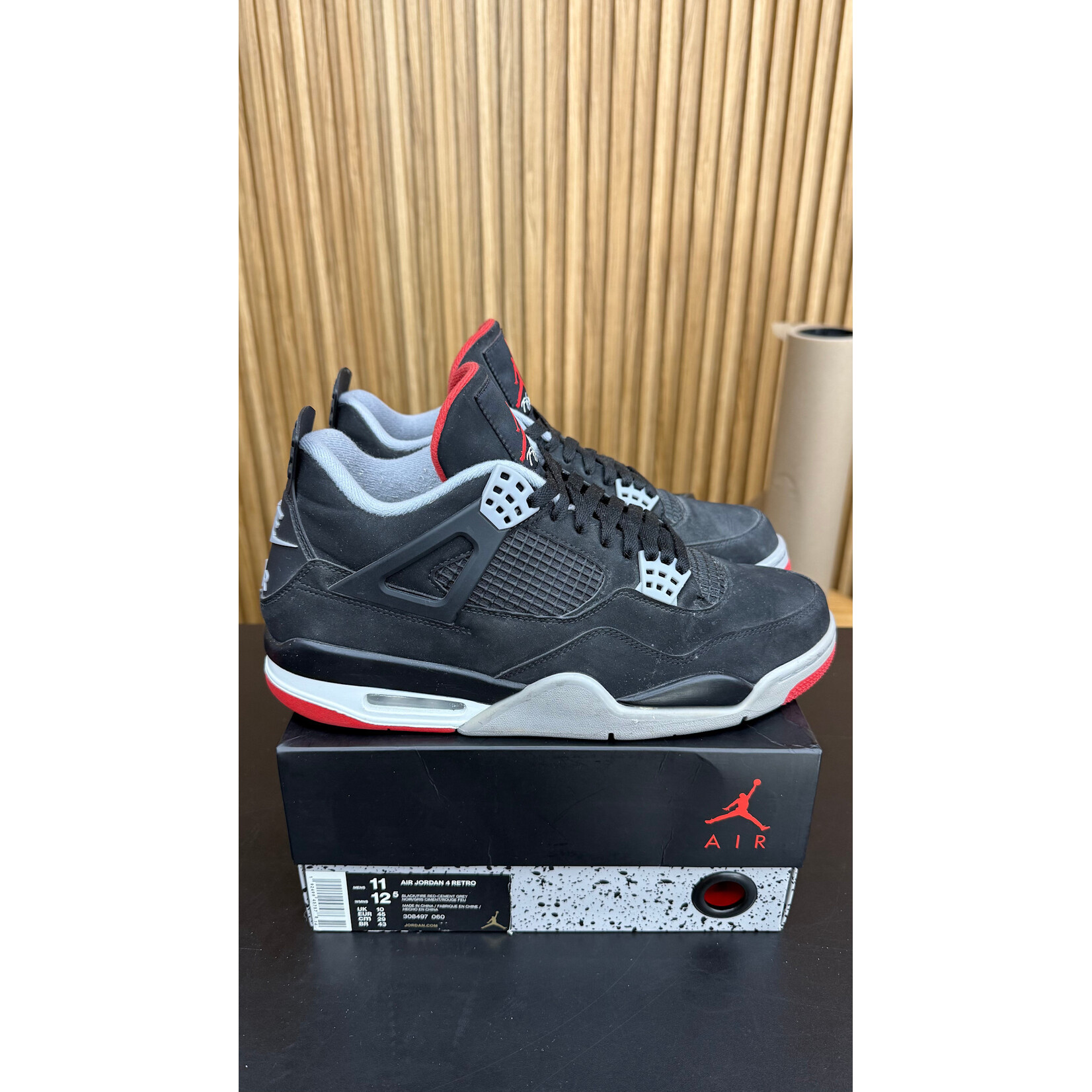 Jordan Jordan 4 Retro Bred (2019) Size 11, PREOWNED