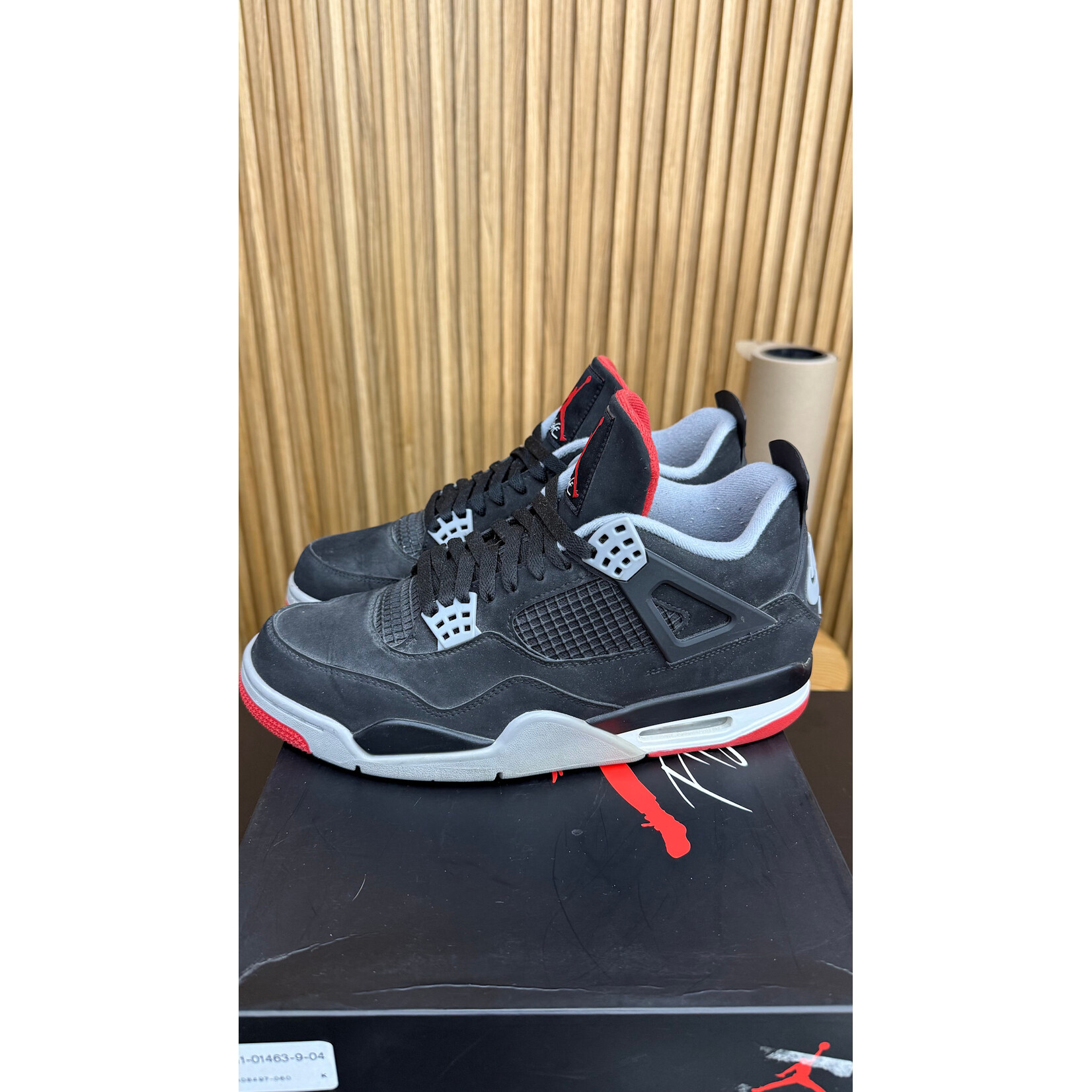 Jordan Jordan 4 Retro Bred (2019) Size 11, PREOWNED