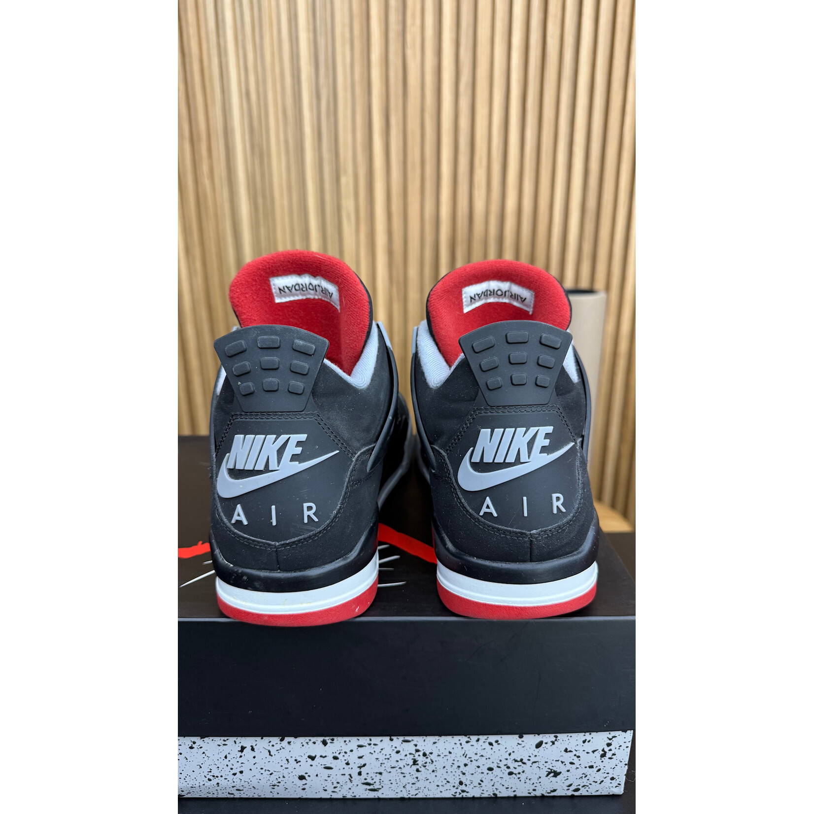 Jordan Jordan 4 Retro Bred (2019) Size 11, PREOWNED