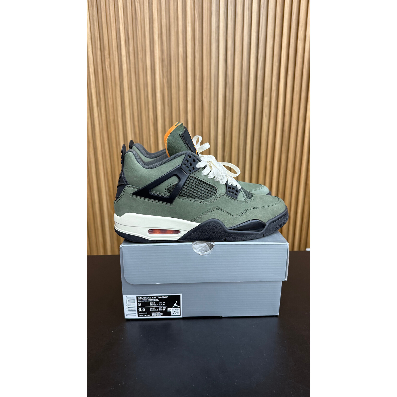Jordan Jordan 4 Retro OG SP Undefeated (2025) Size 8, PREOWNED