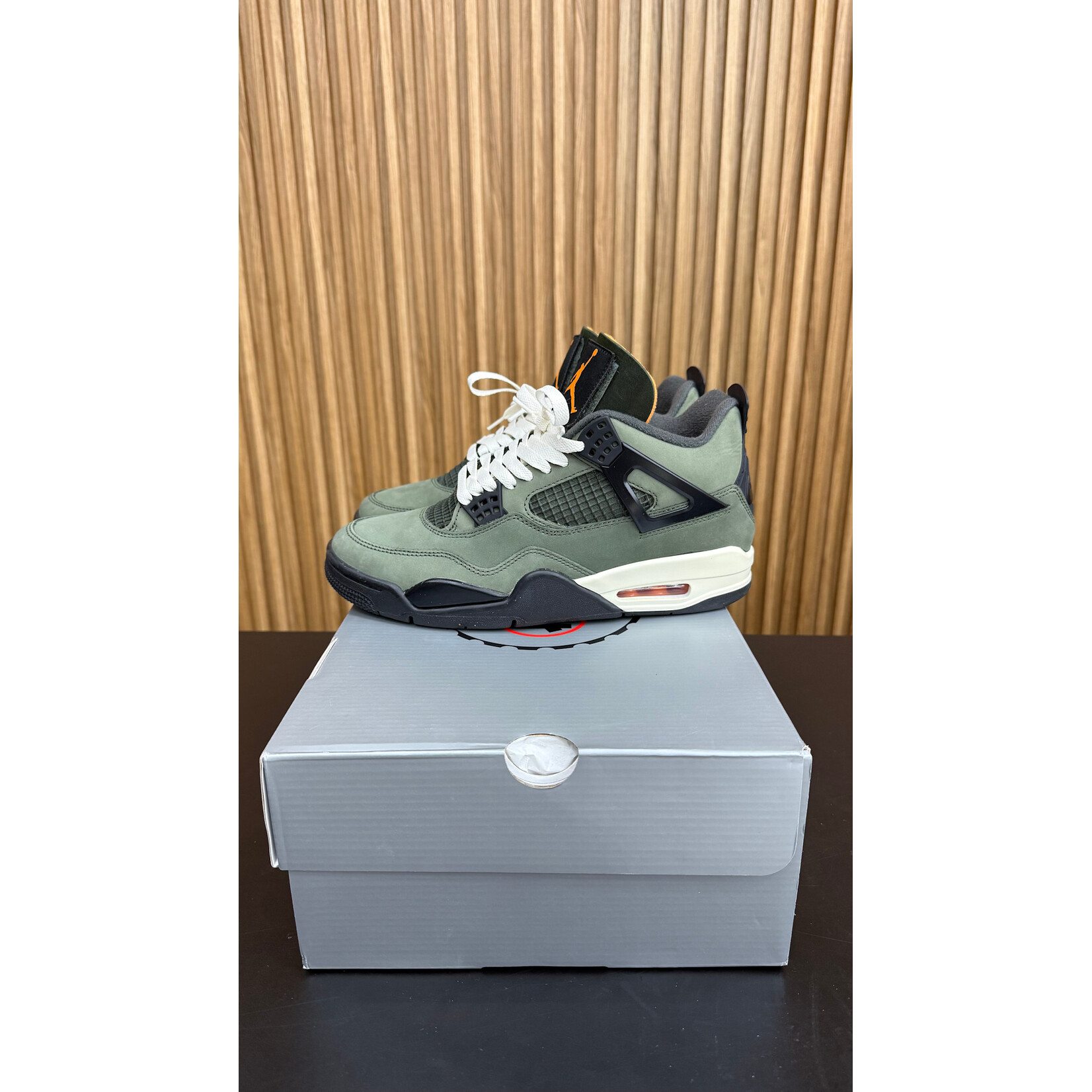 Jordan Jordan 4 Retro OG SP Undefeated (2025) Size 8, PREOWNED
