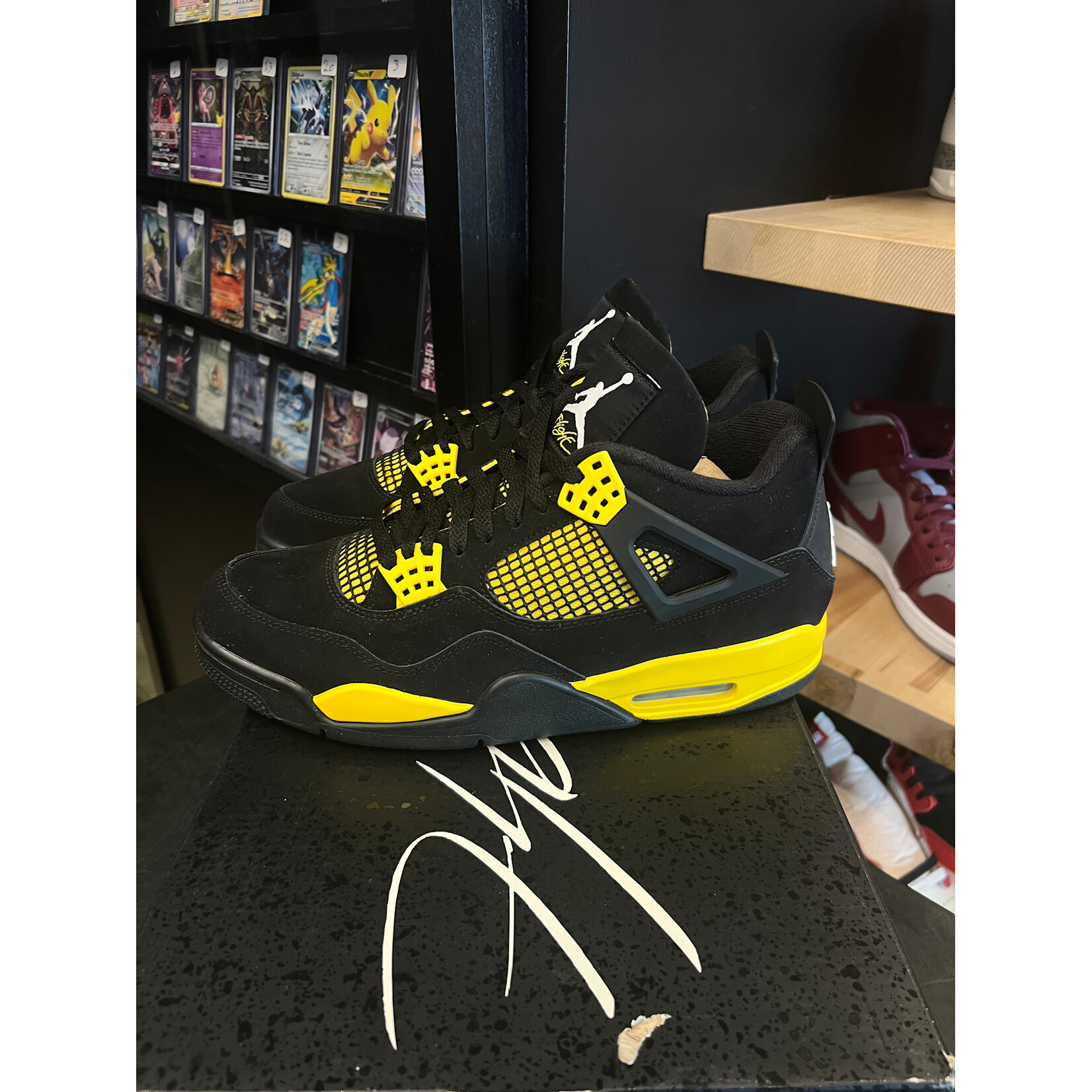 Jordan Jordan 4 Retro Thunder (2023) Size 10.5, PREOWNED*