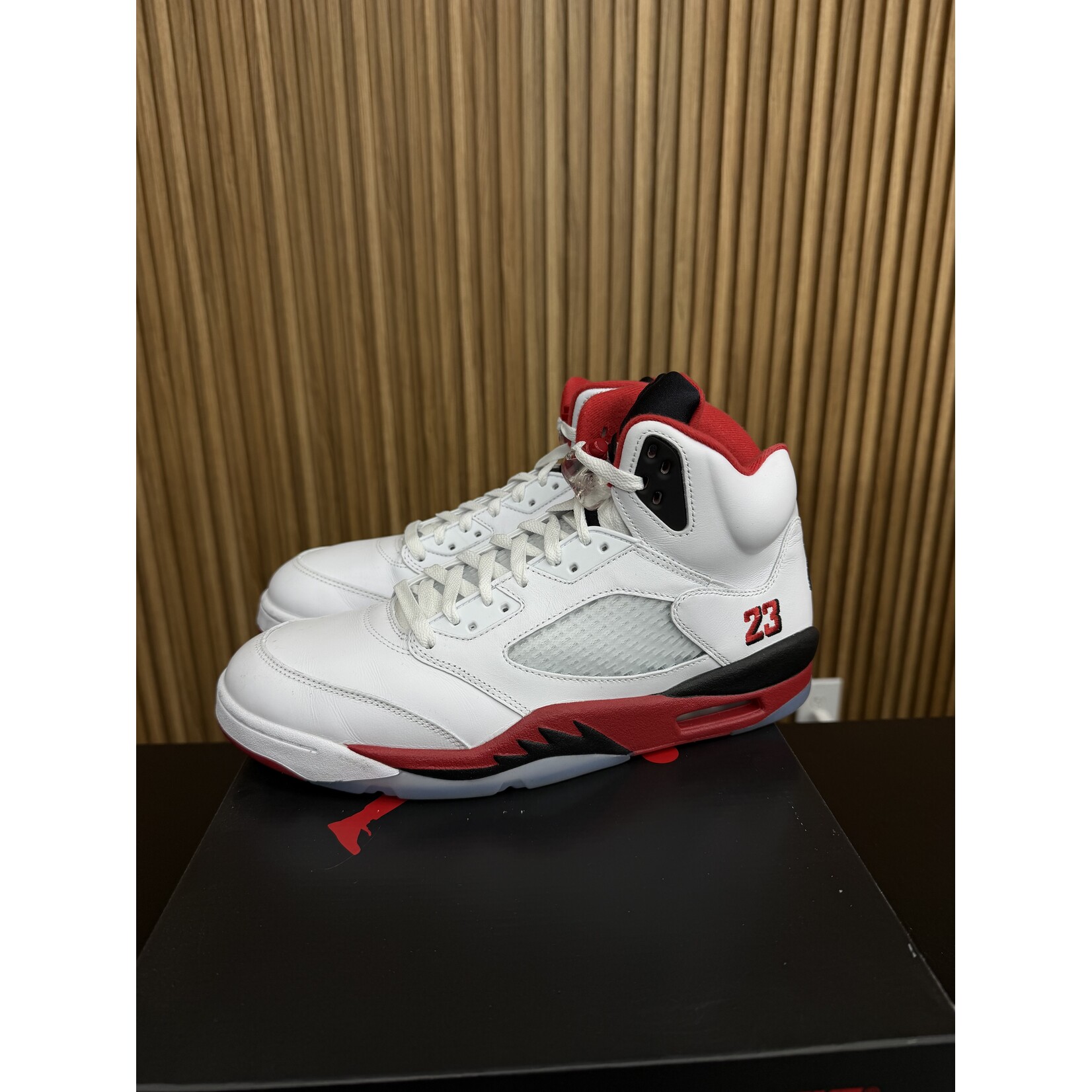 Jordan Jordan 5 Retro Fire Red Black Tongue (2025) Size 12, PREOWNED*