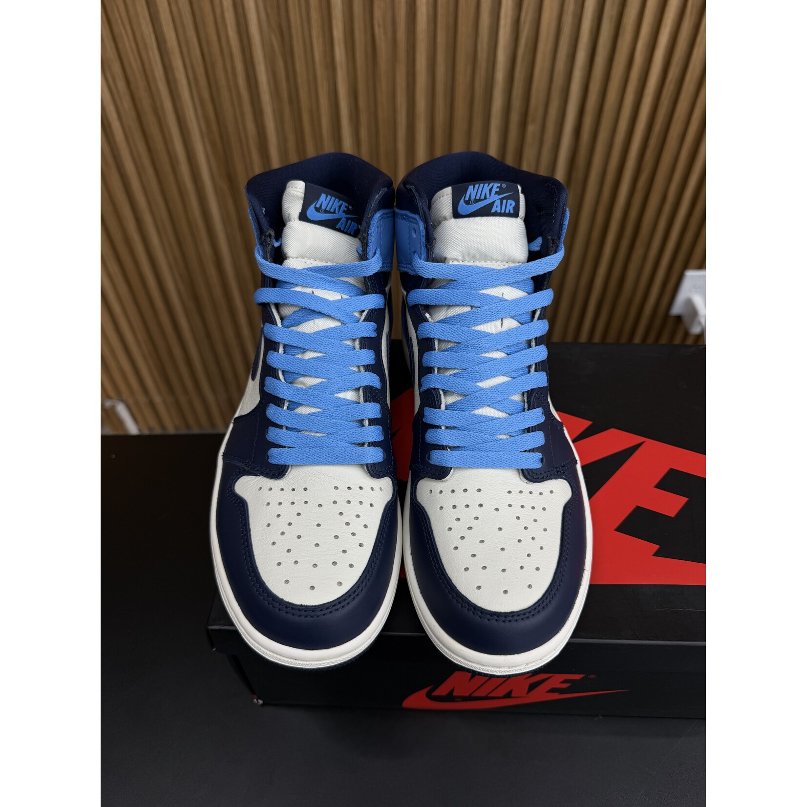 Jordan Jordan 1 Retro High Obsidian Size 8, PREOWNED*