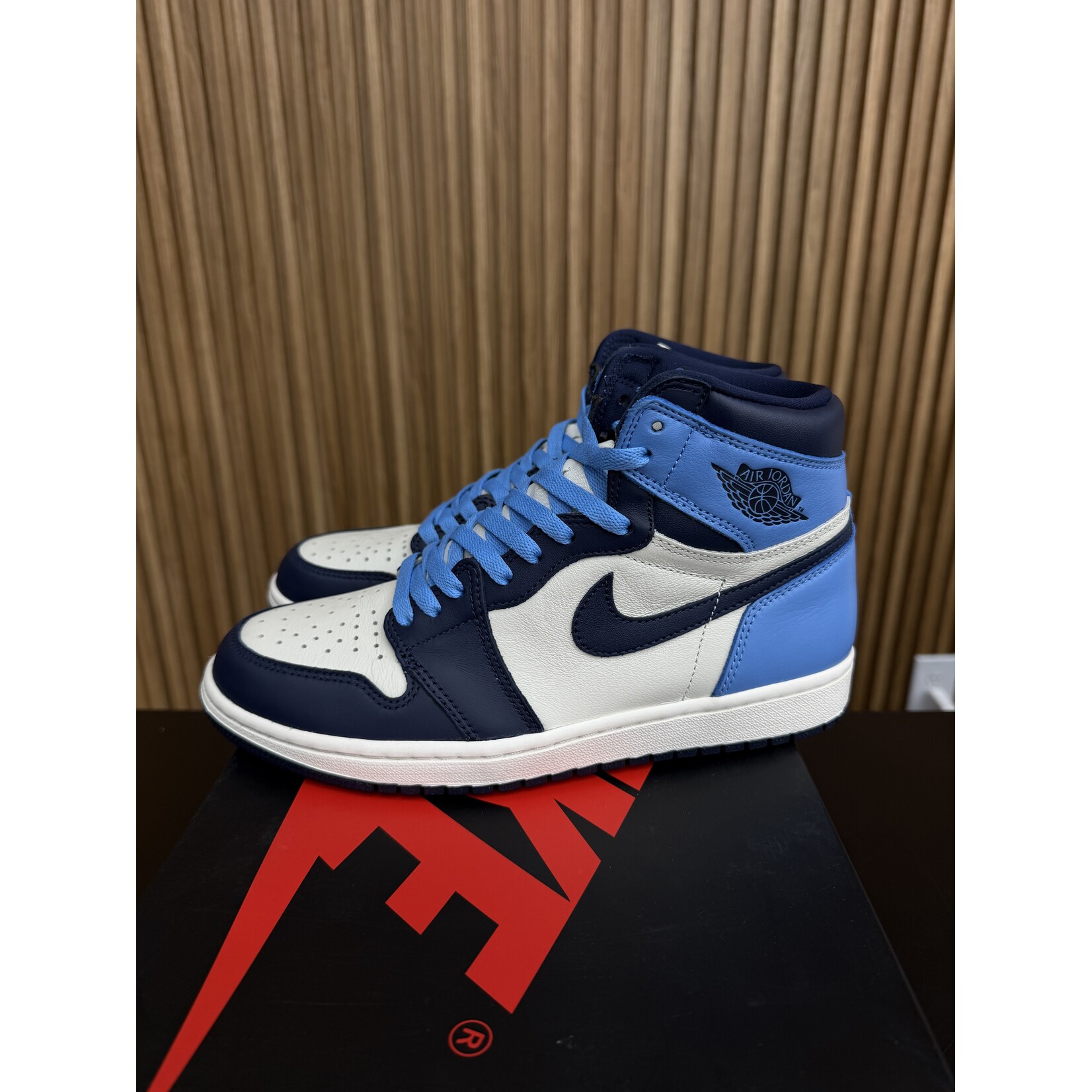Jordan Jordan 1 Retro High Obsidian Size 8, PREOWNED*